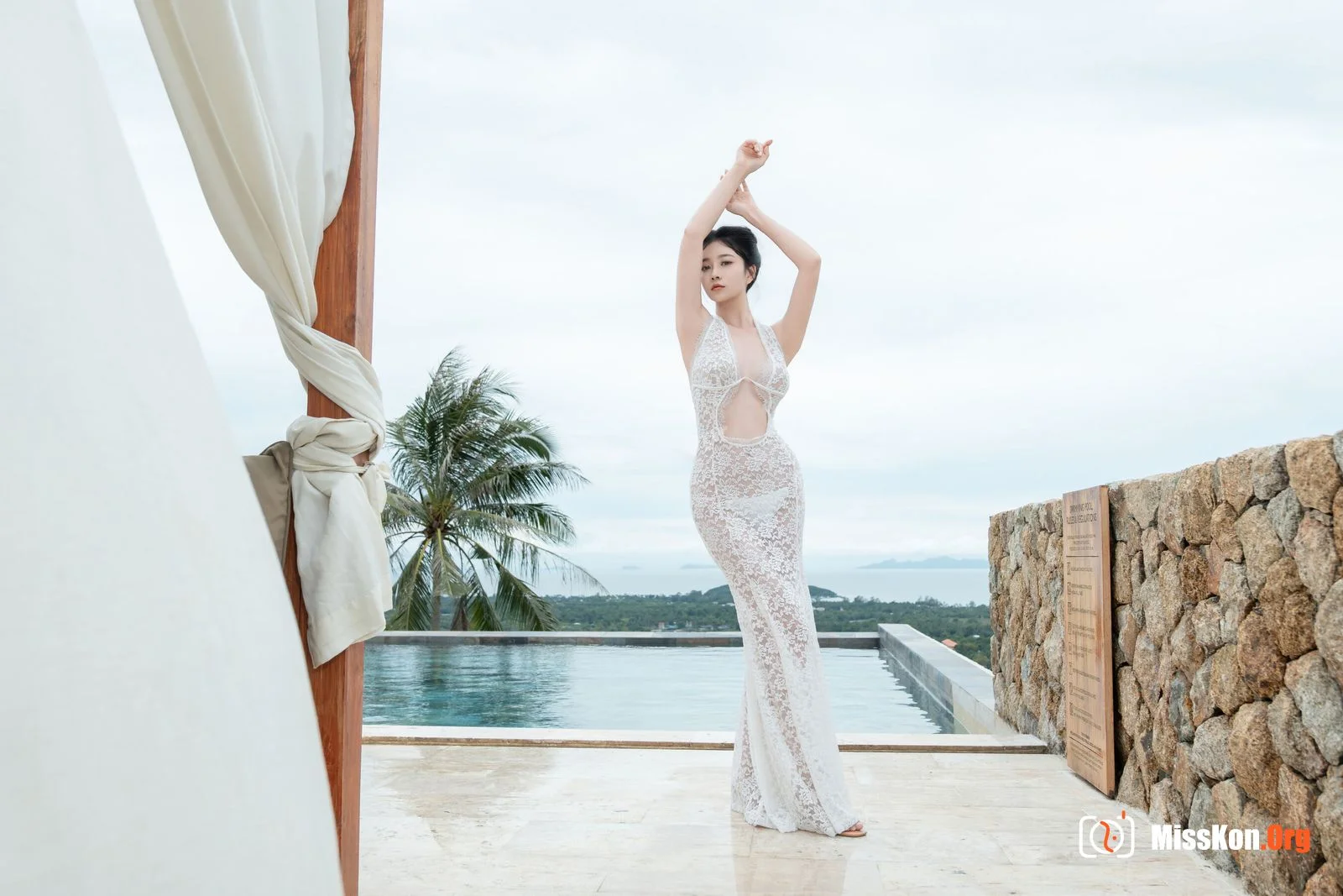 White - Photo 16