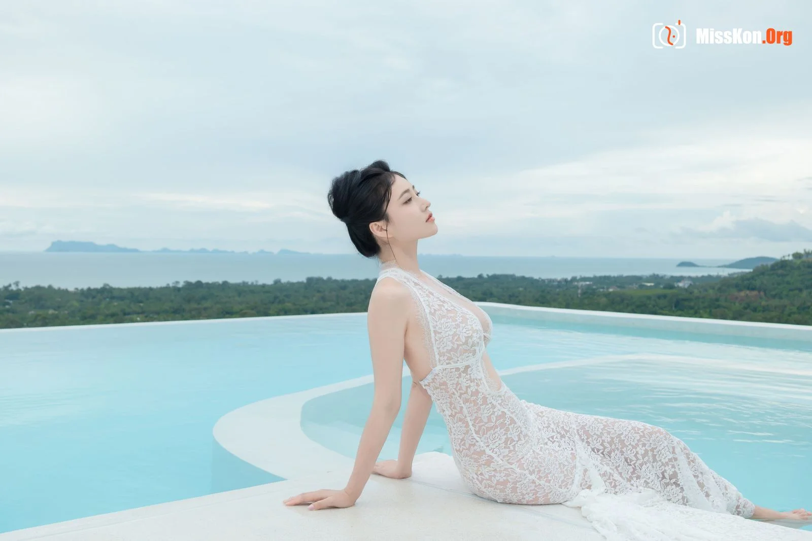 White - Photo 34