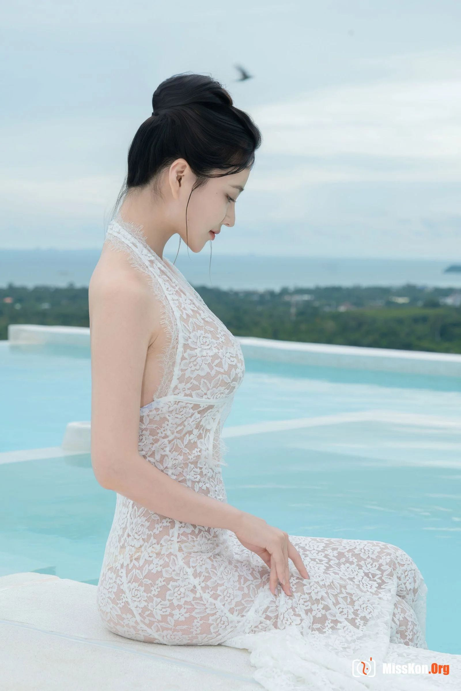 White - Photo 39