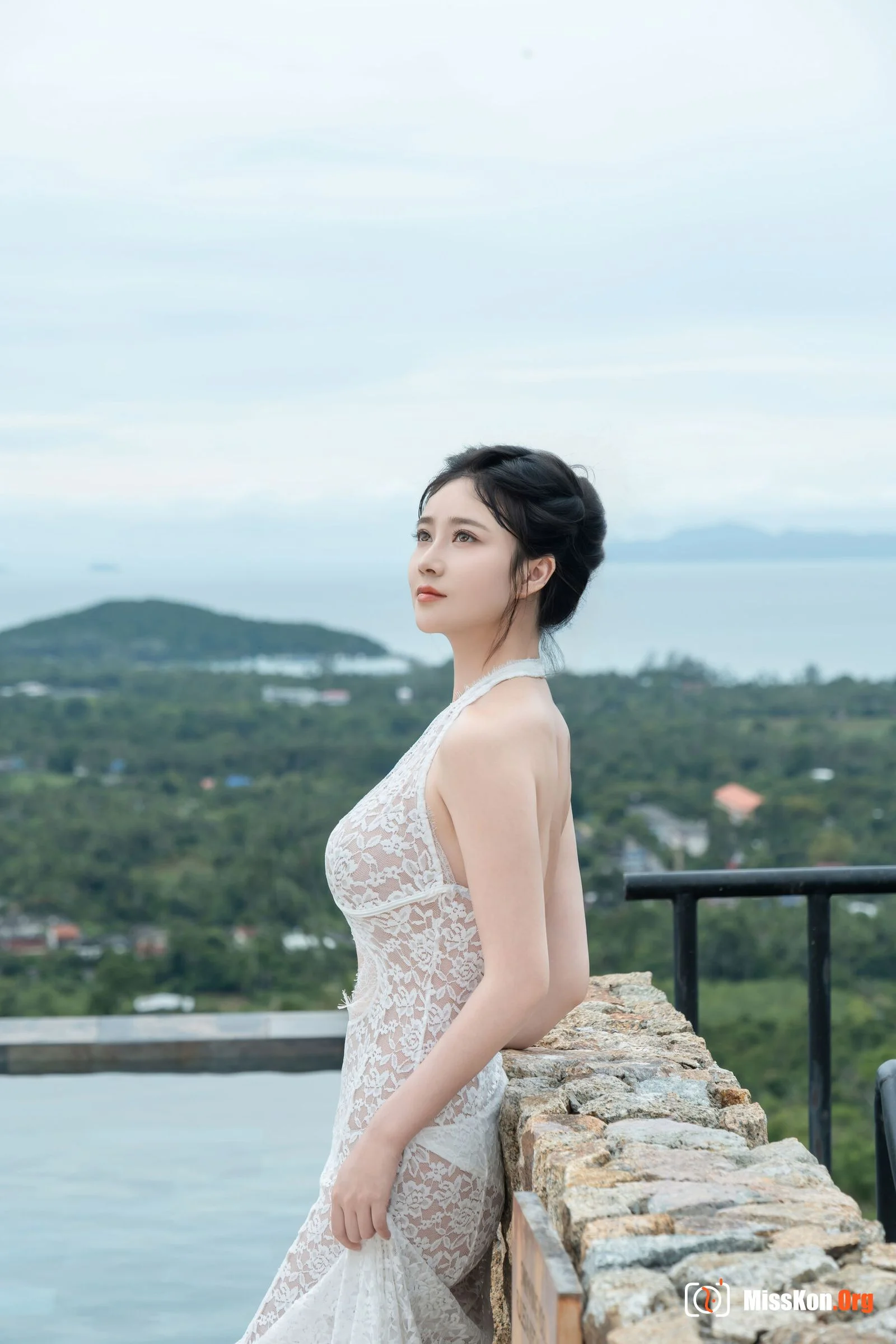 White - Photo 5