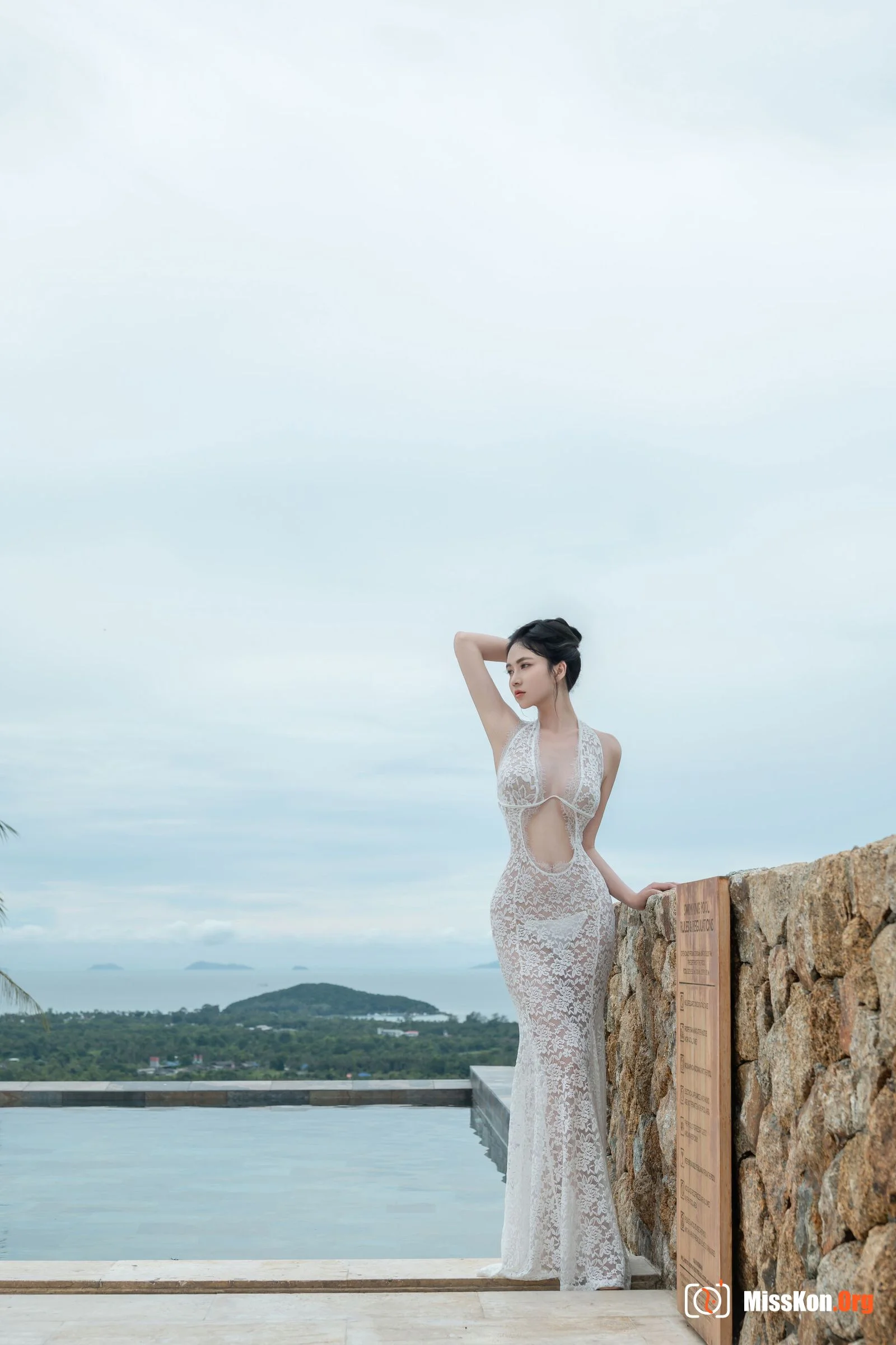 White - Photo 6