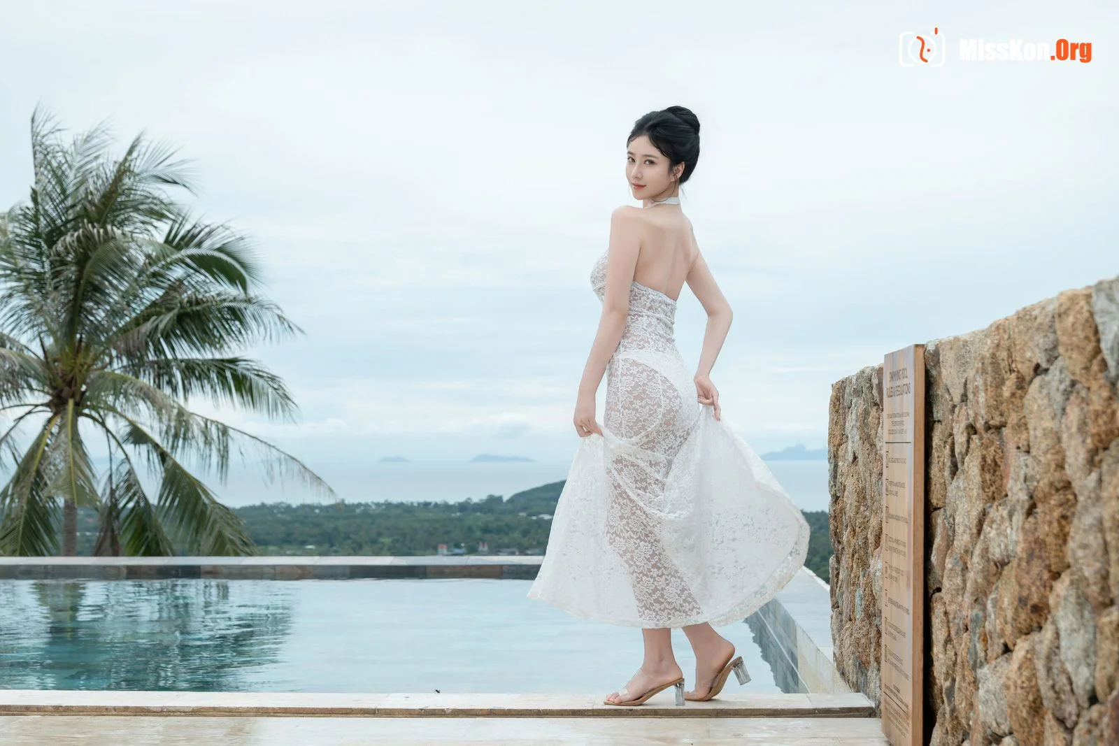 White - Photo 7