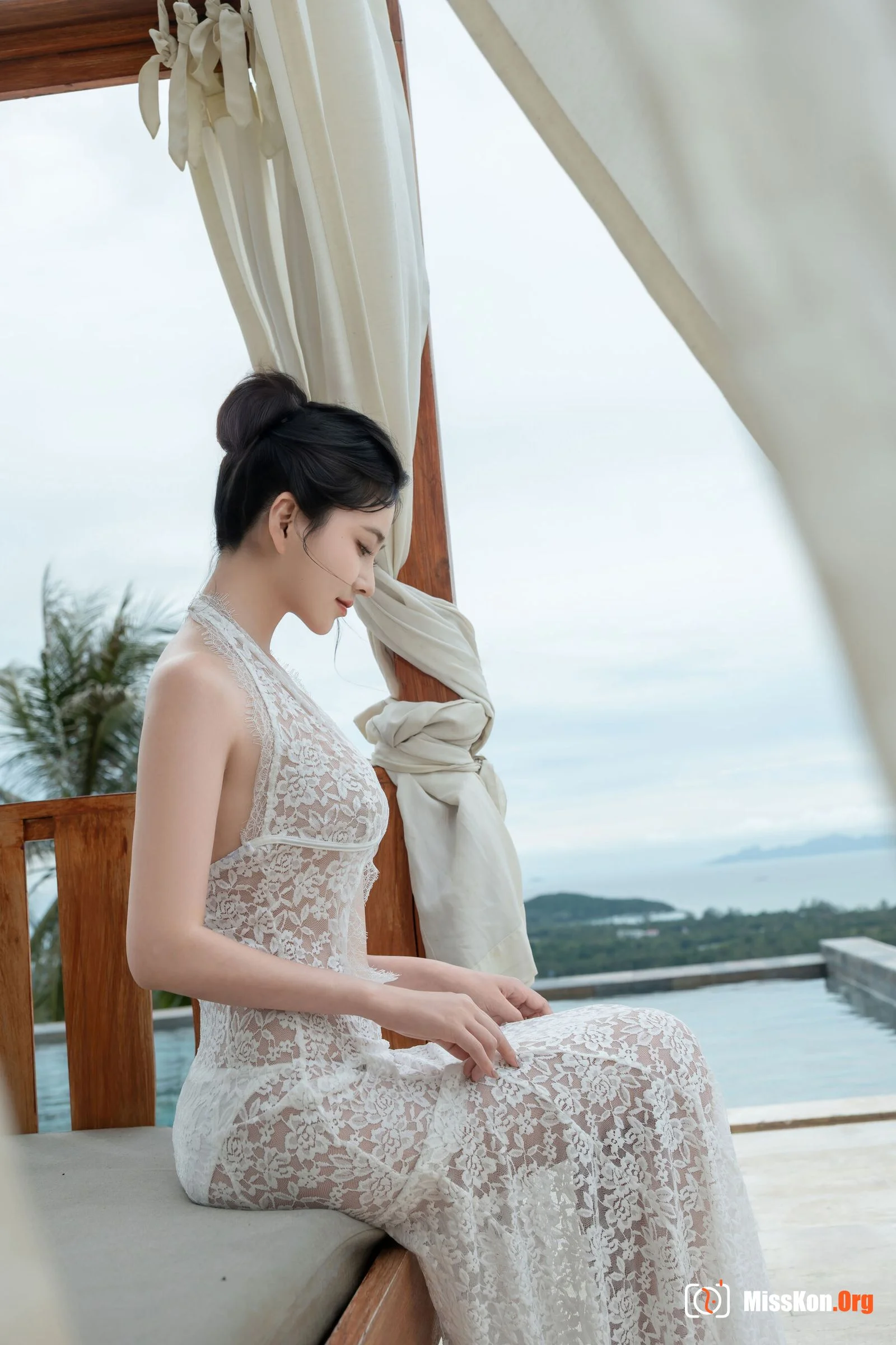 White - Photo 9