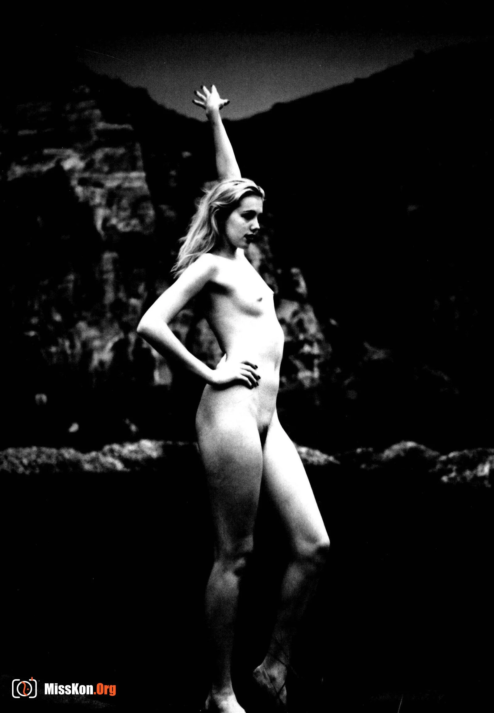 White as snow, black and white human body photography art - Photo 19