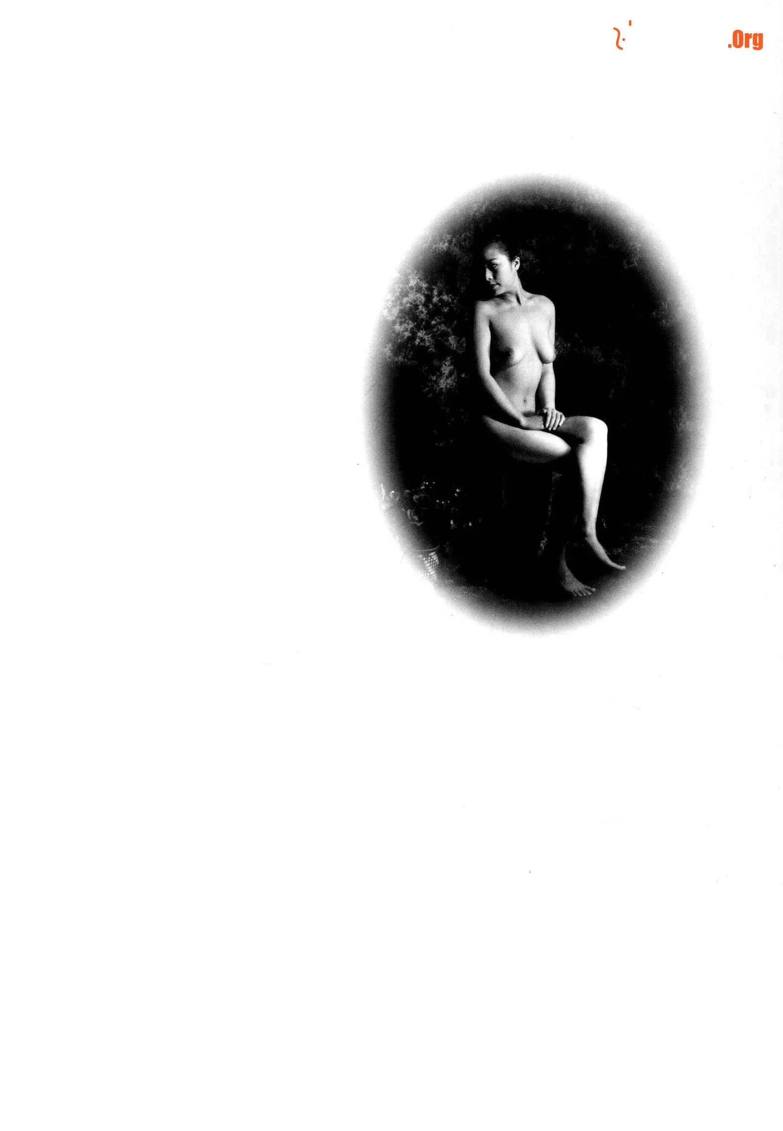 White as snow, black and white human body photography art - Photo 4