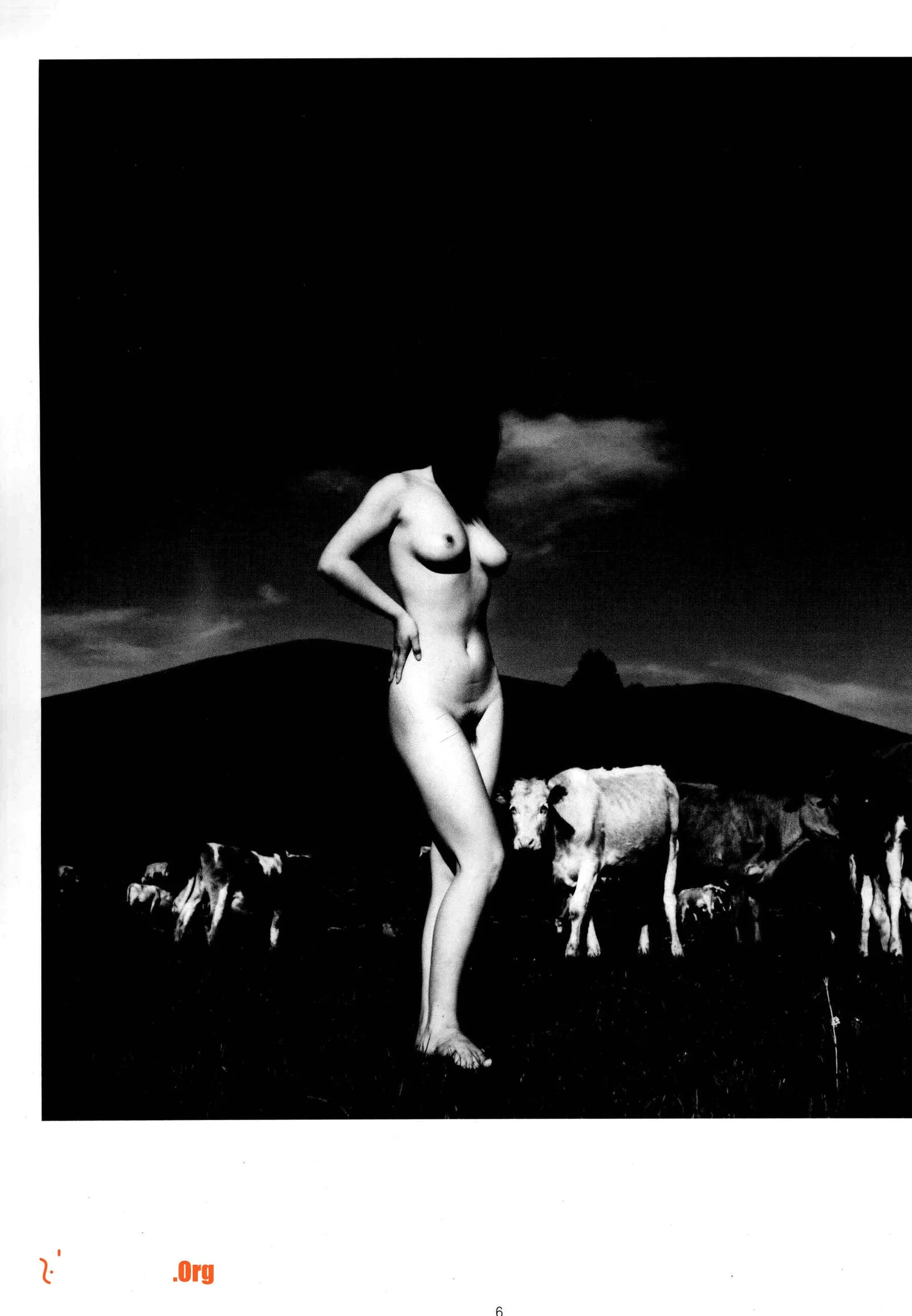 White as snow, black and white human body photography art - Photo 9