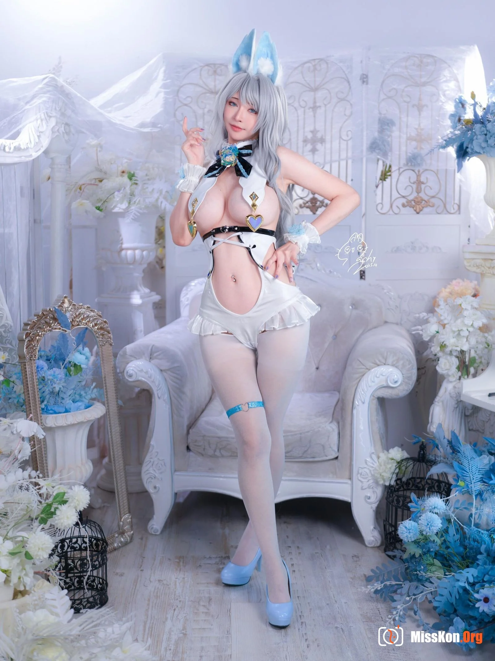 White Rabbit - Photo 2