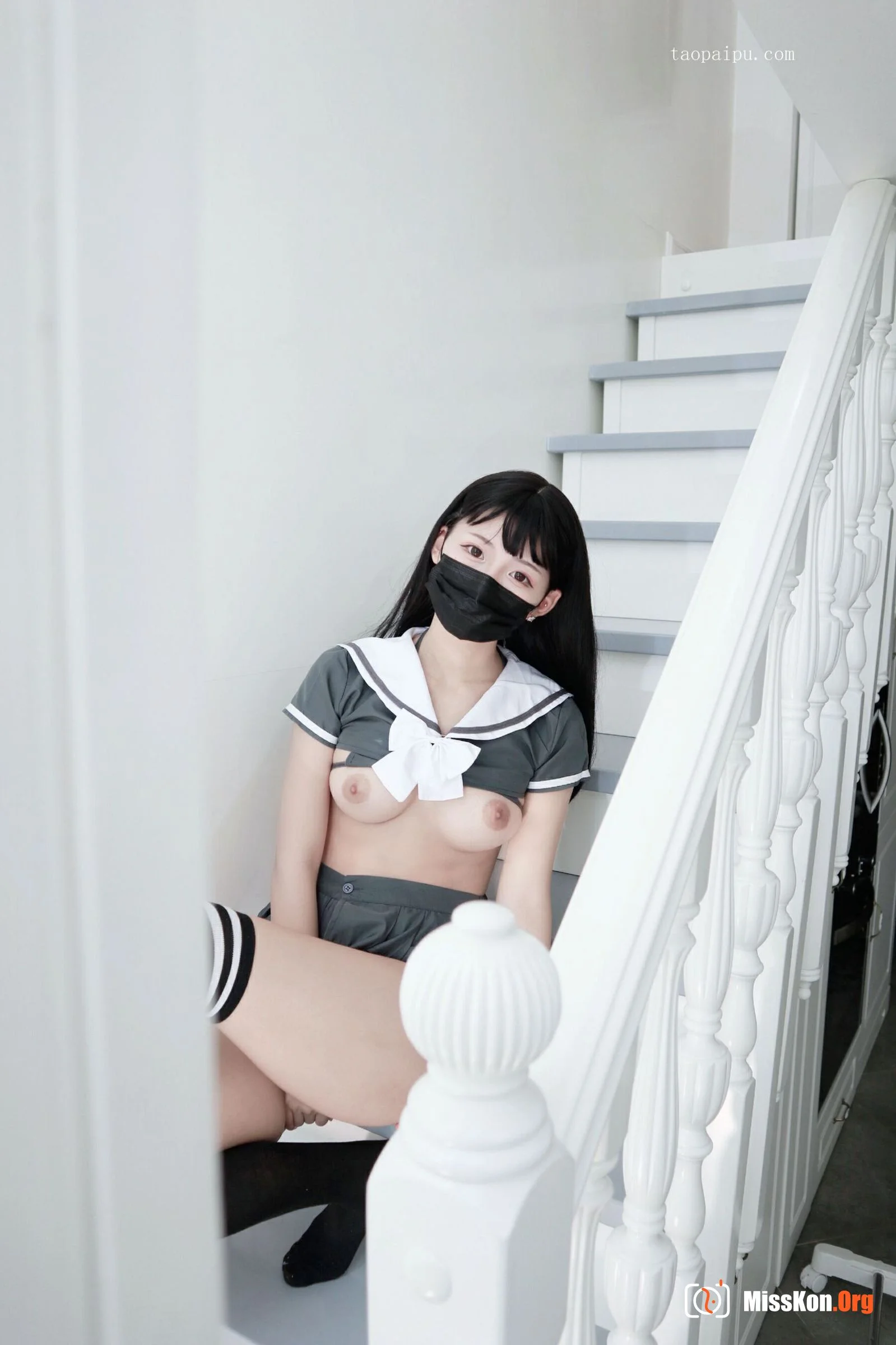 White socks Gloria: Lady on the stairs - Photo 18