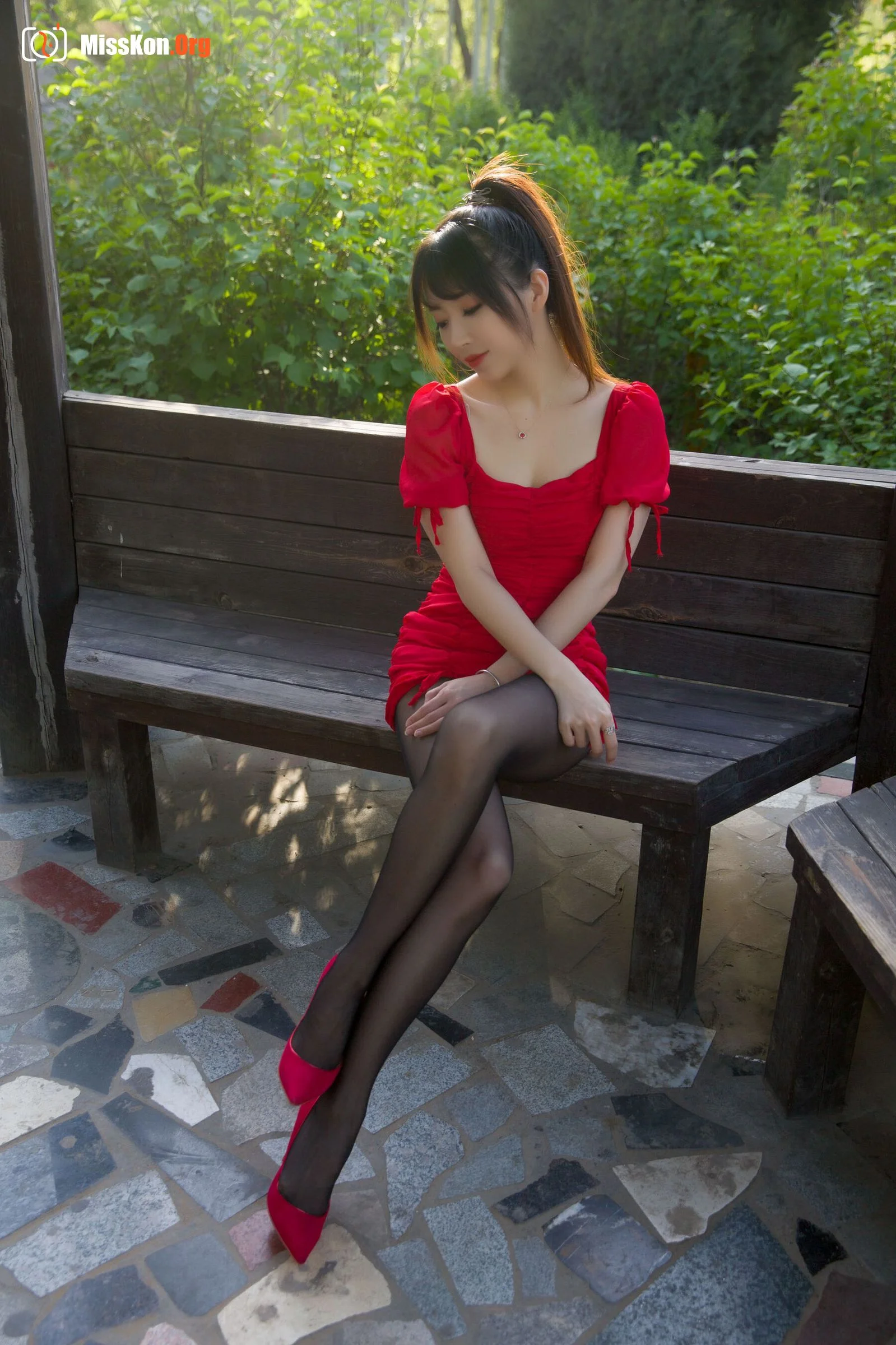 Witch Luna: Outdoor little red skirt - Photo 3