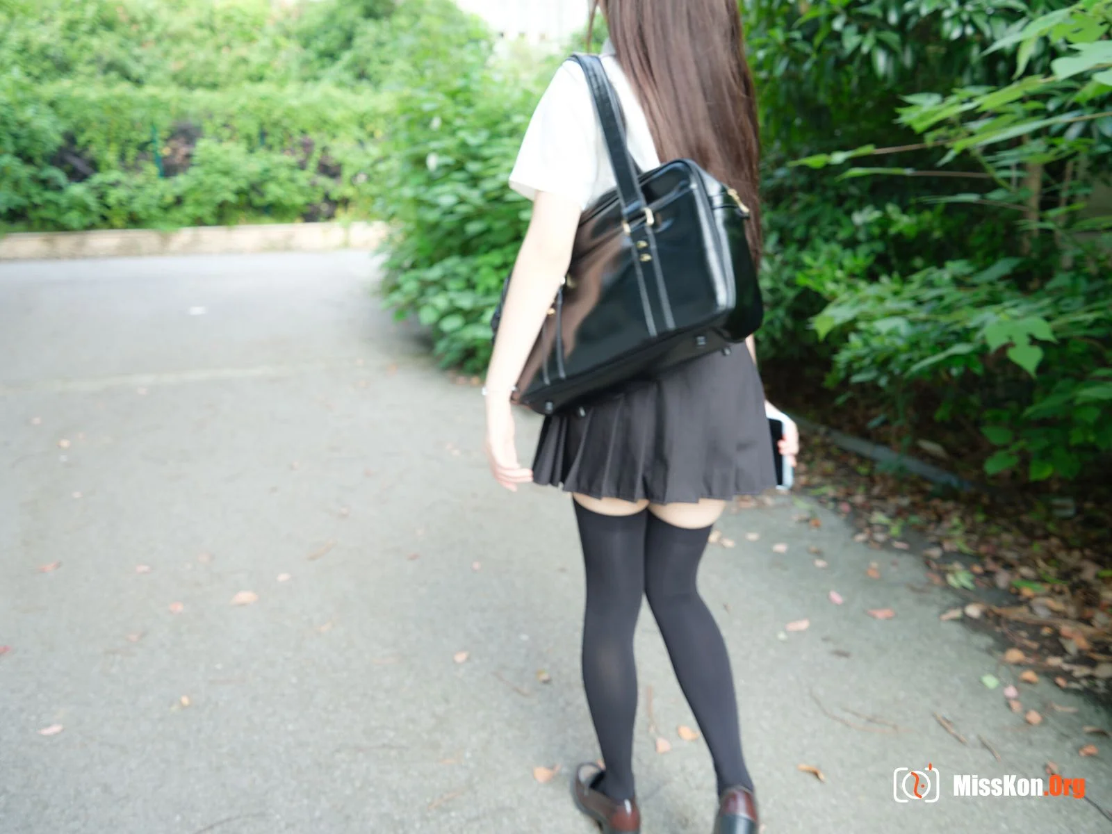 Xiao En: Black silk JK - Photo 4