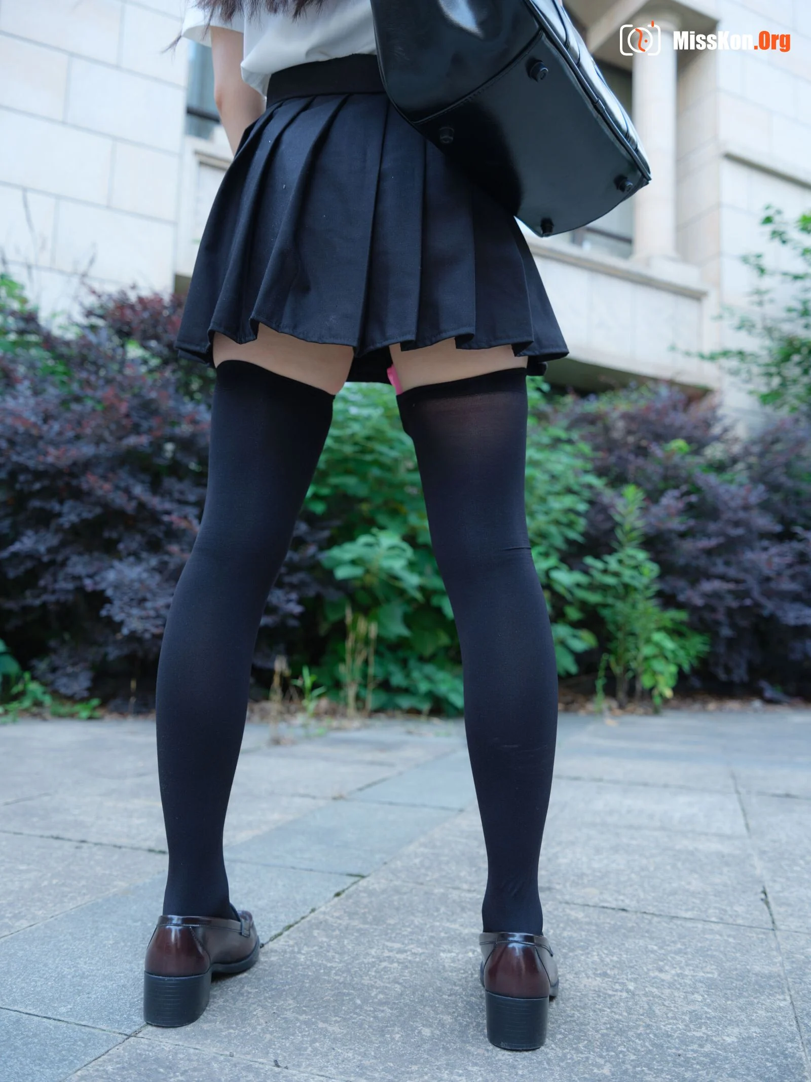 Xiao En: Black silk JK - Photo 5