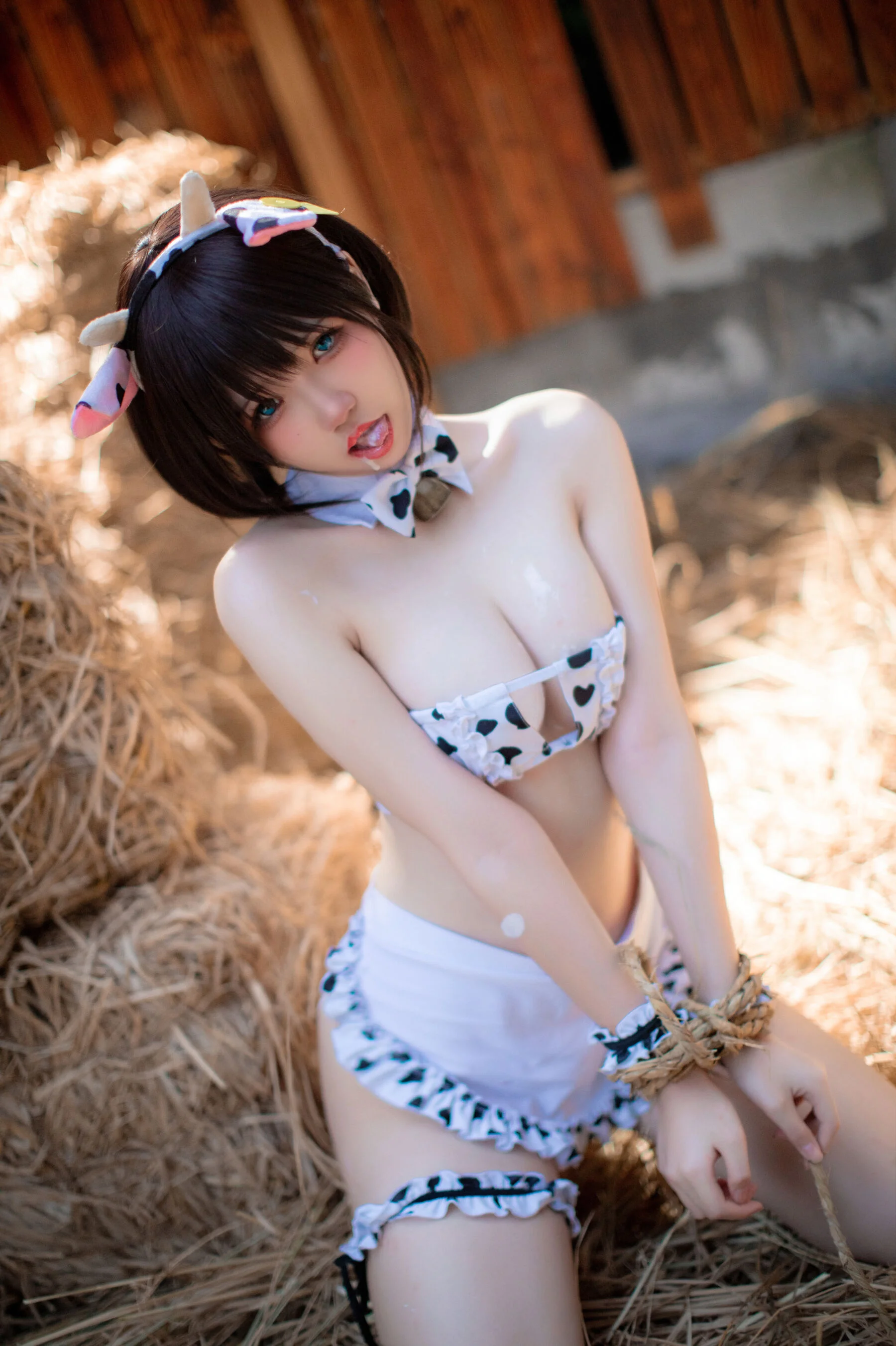 Xiao Xun drinks milk