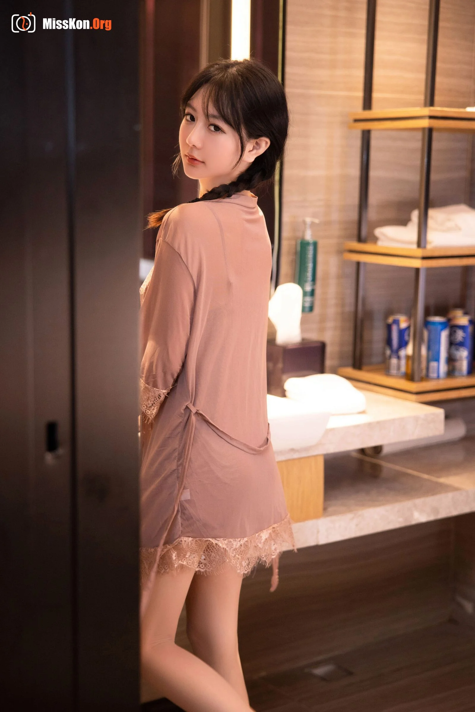 Xie Xiaoen: Drunk in bathroom - Photo 2
