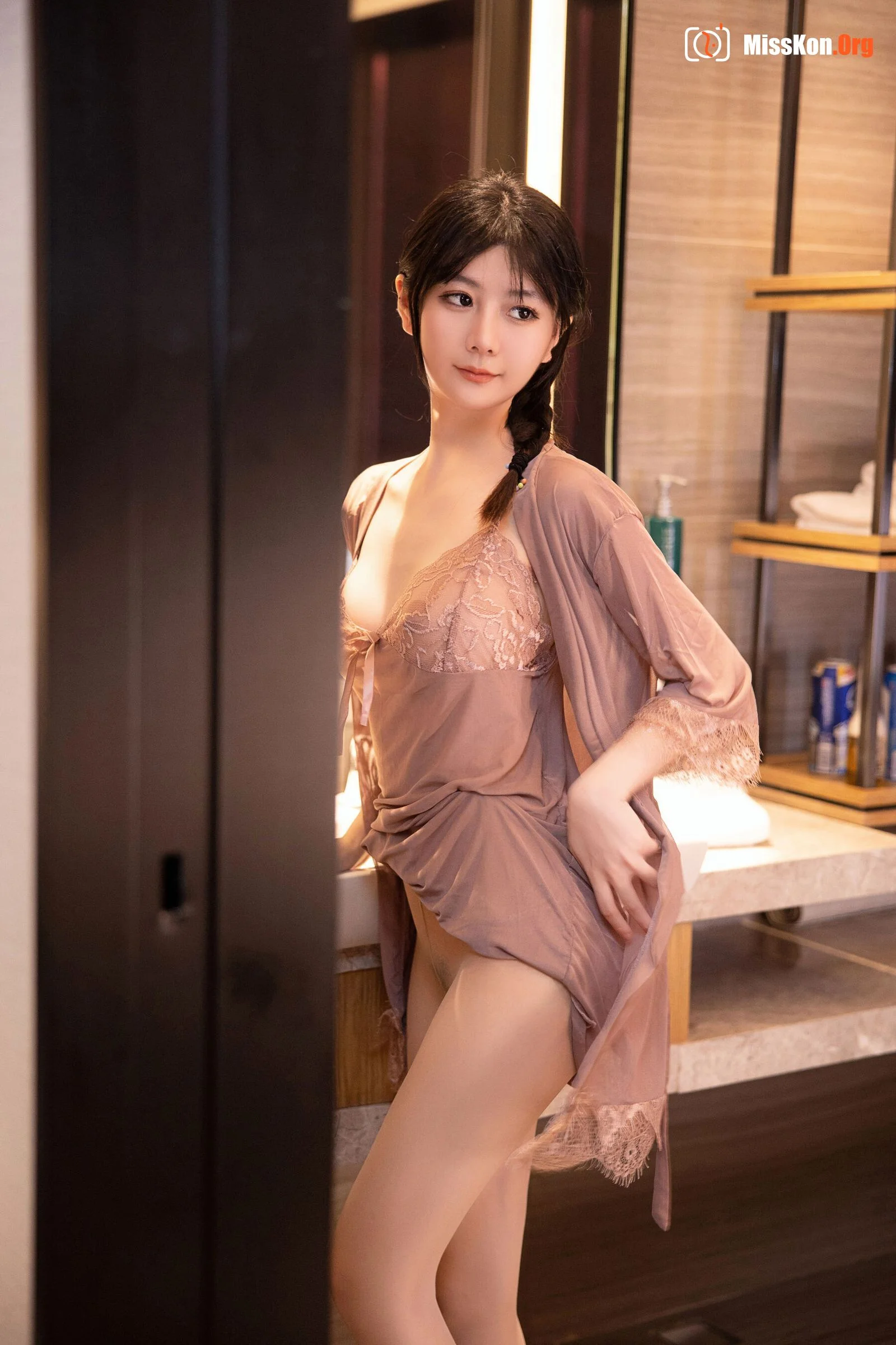 Xie Xiaoen: Drunk in bathroom - Photo 3