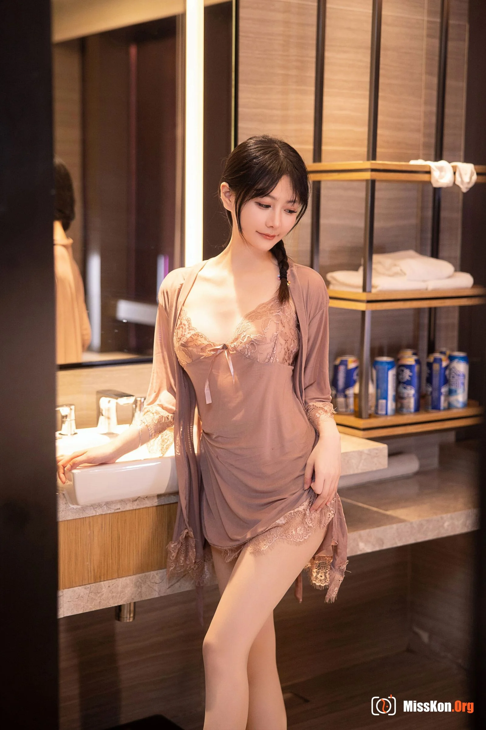 Xie Xiaoen: Drunk in bathroom - Photo 4