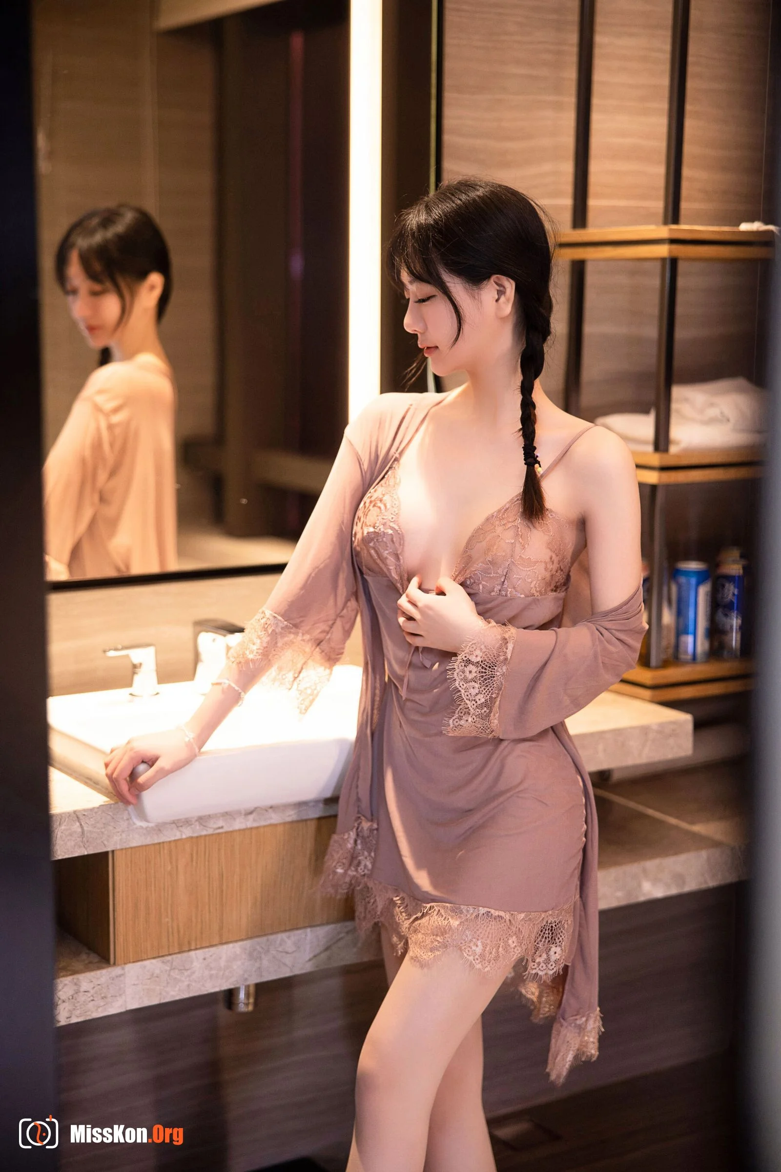 Xie Xiaoen: Drunk in bathroom - Photo 9