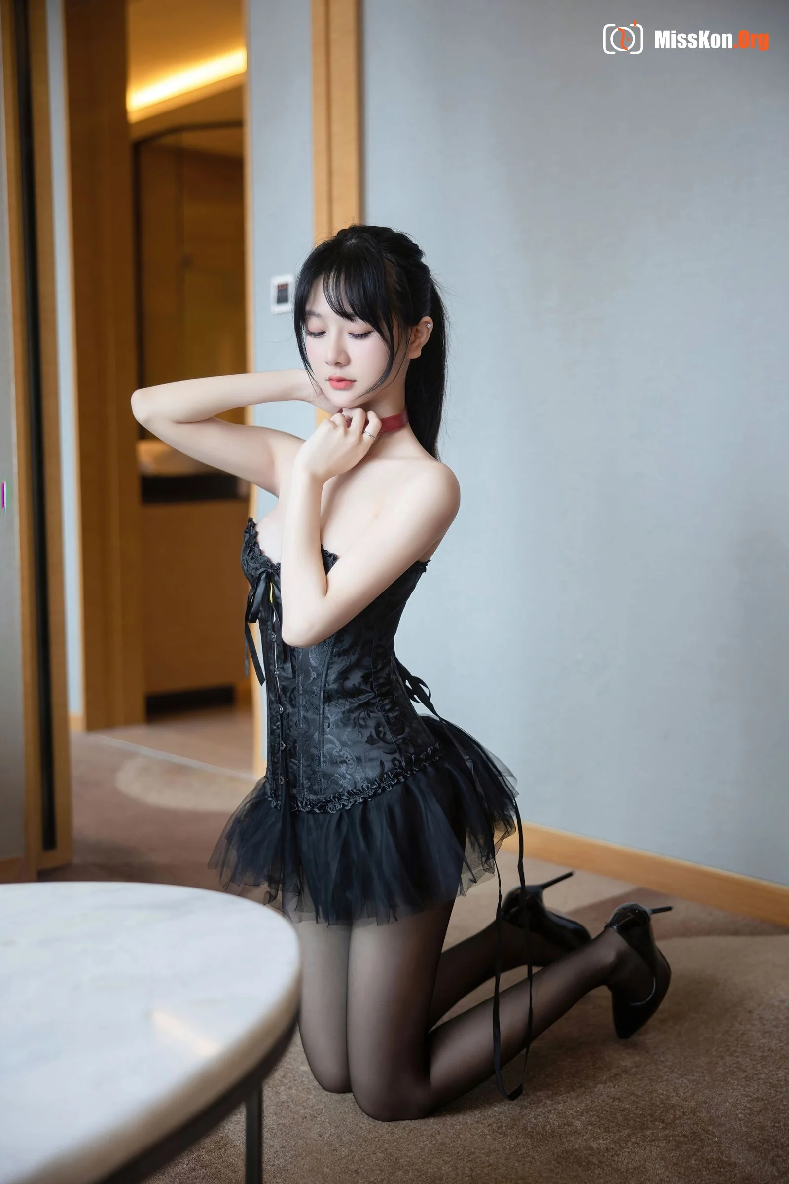 Xie Xiaoen: Off shoulder dress - Photo 13