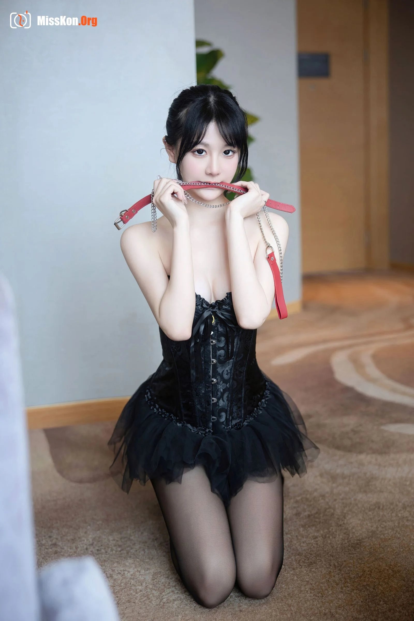 Xie Xiaoen: Off shoulder dress - Photo 9