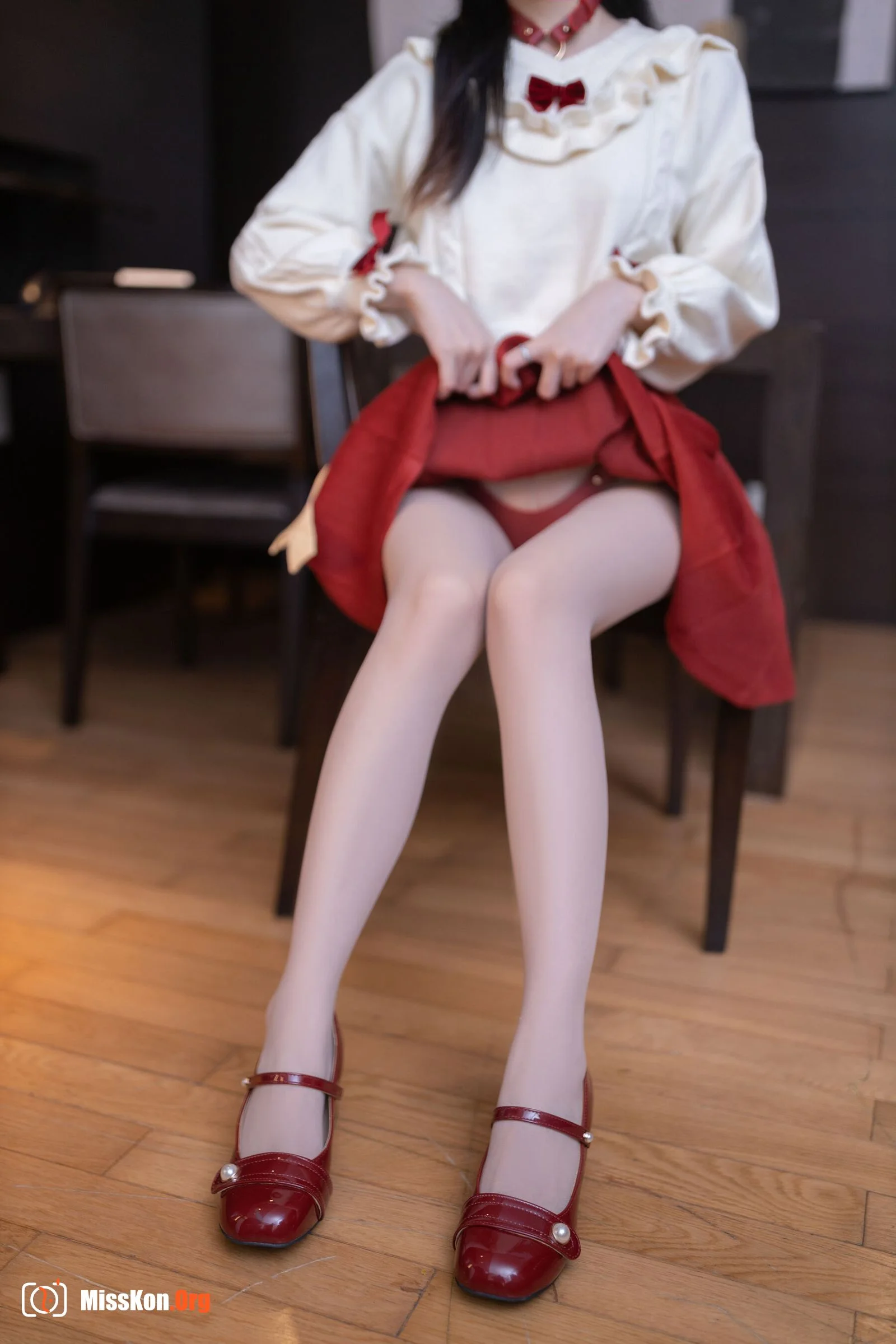 Xie Xiaoen: Red bondage - Photo 2