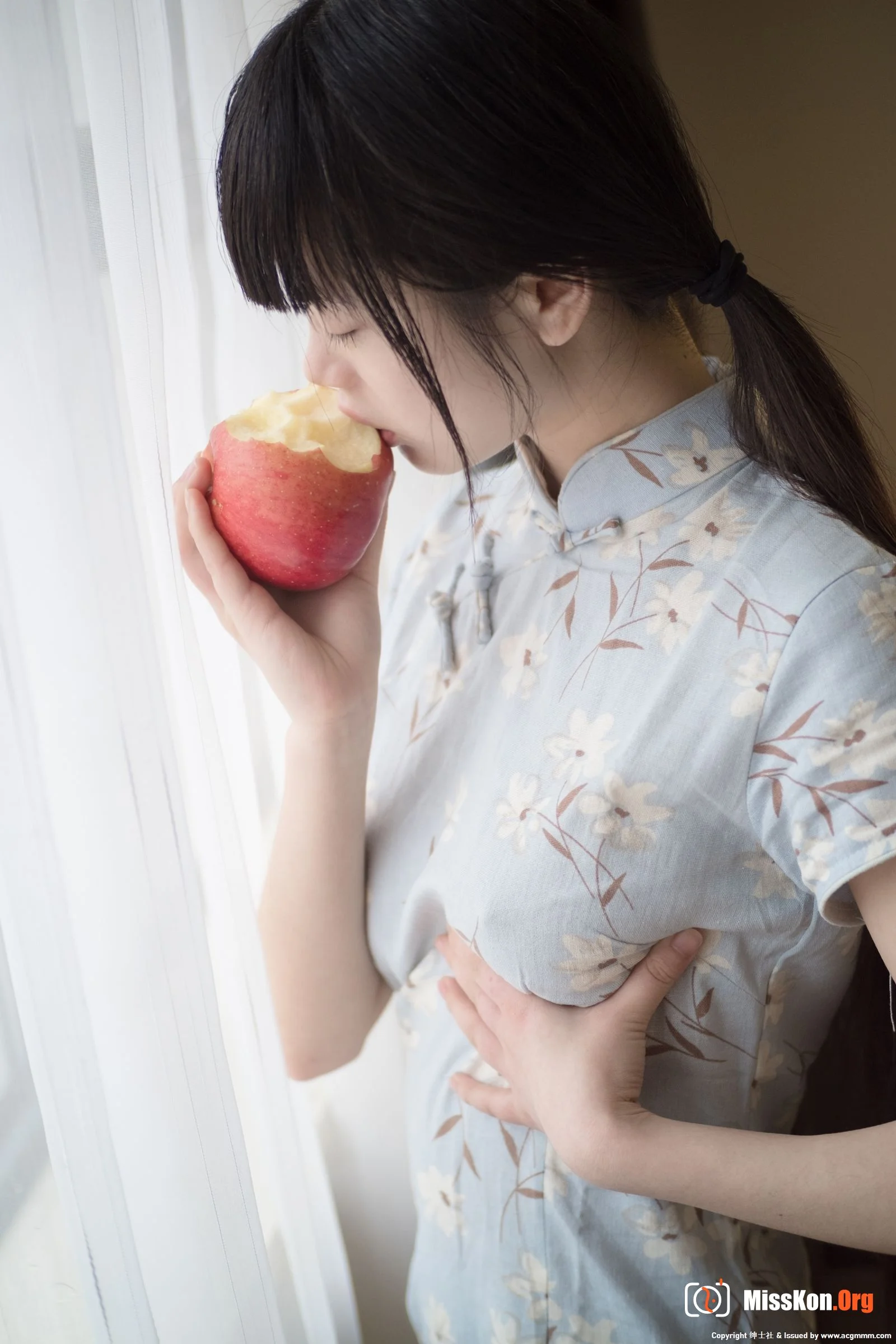 Xier Jiang: Bluegrass Cheongsam - Photo 4