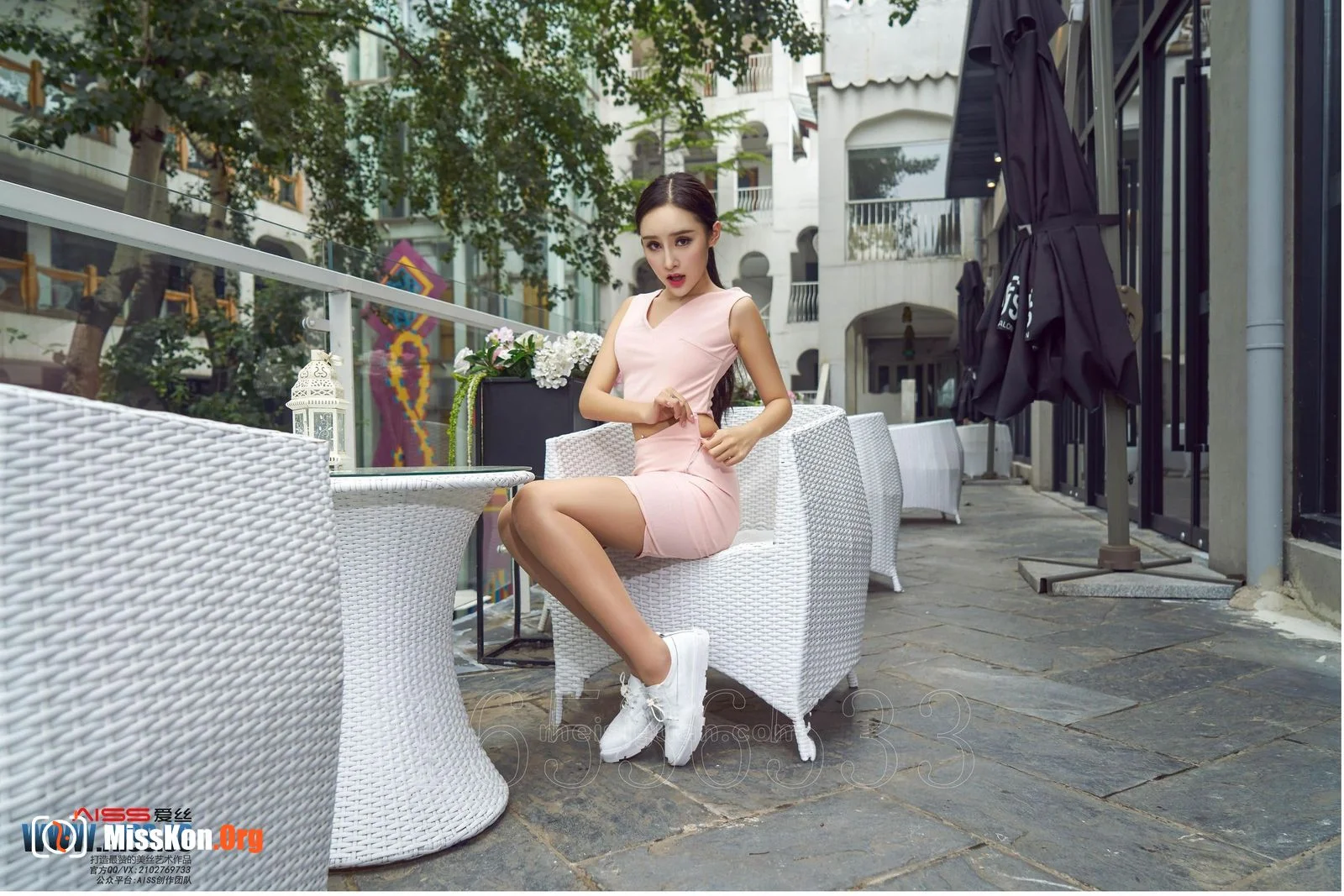 Xin Yang: Xin Yang: Street Corner (F6034) - Photo 4