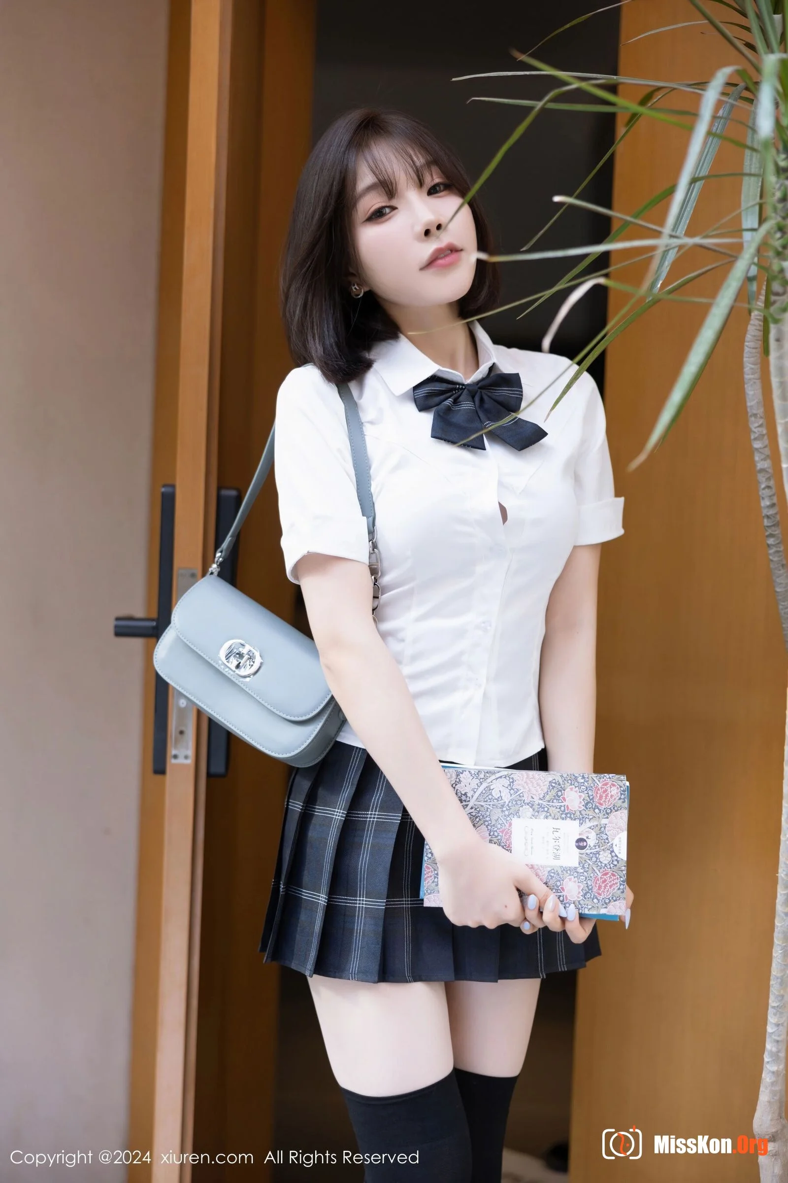 Xu Lizhi Booty - Photo 9