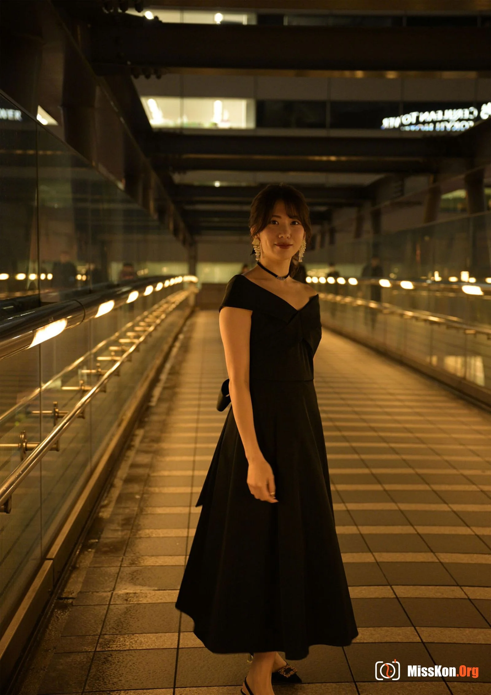 Yamagishi Aika: R246 - Photo 4