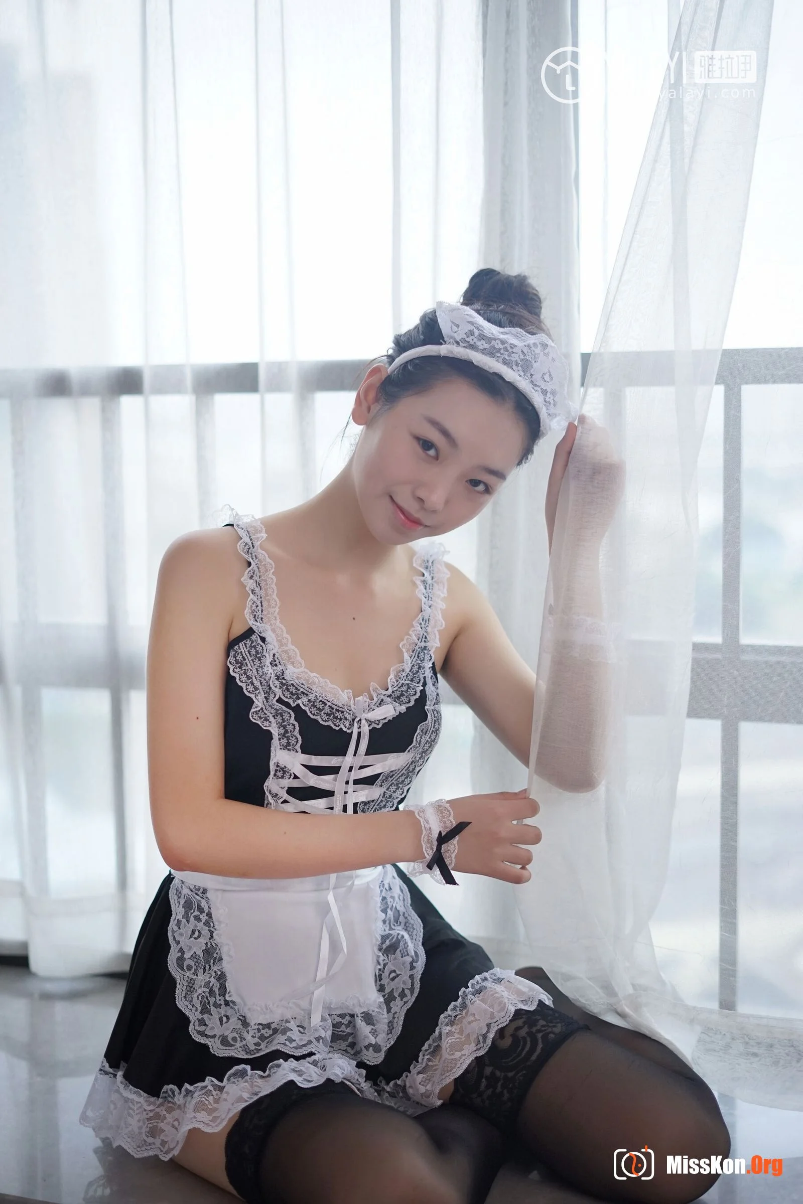 Yan Bingbing: Maid - Photo 3