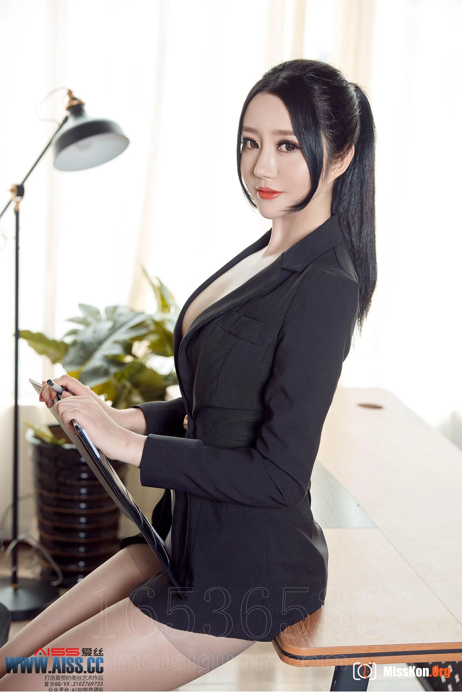 Yan Jiali: Boss who loves to wear pantyhose (TR010) - Photo 3