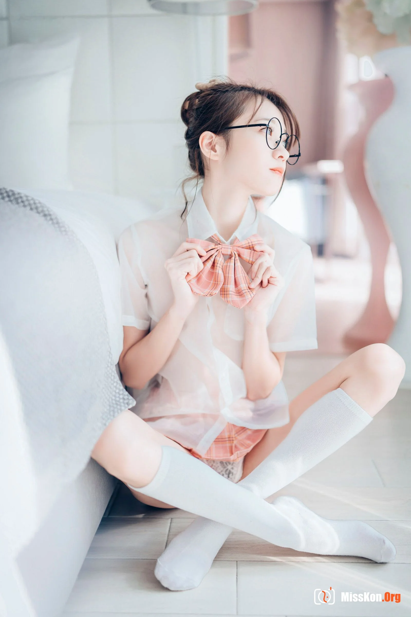 Yan Yan: Single M - Photo 20