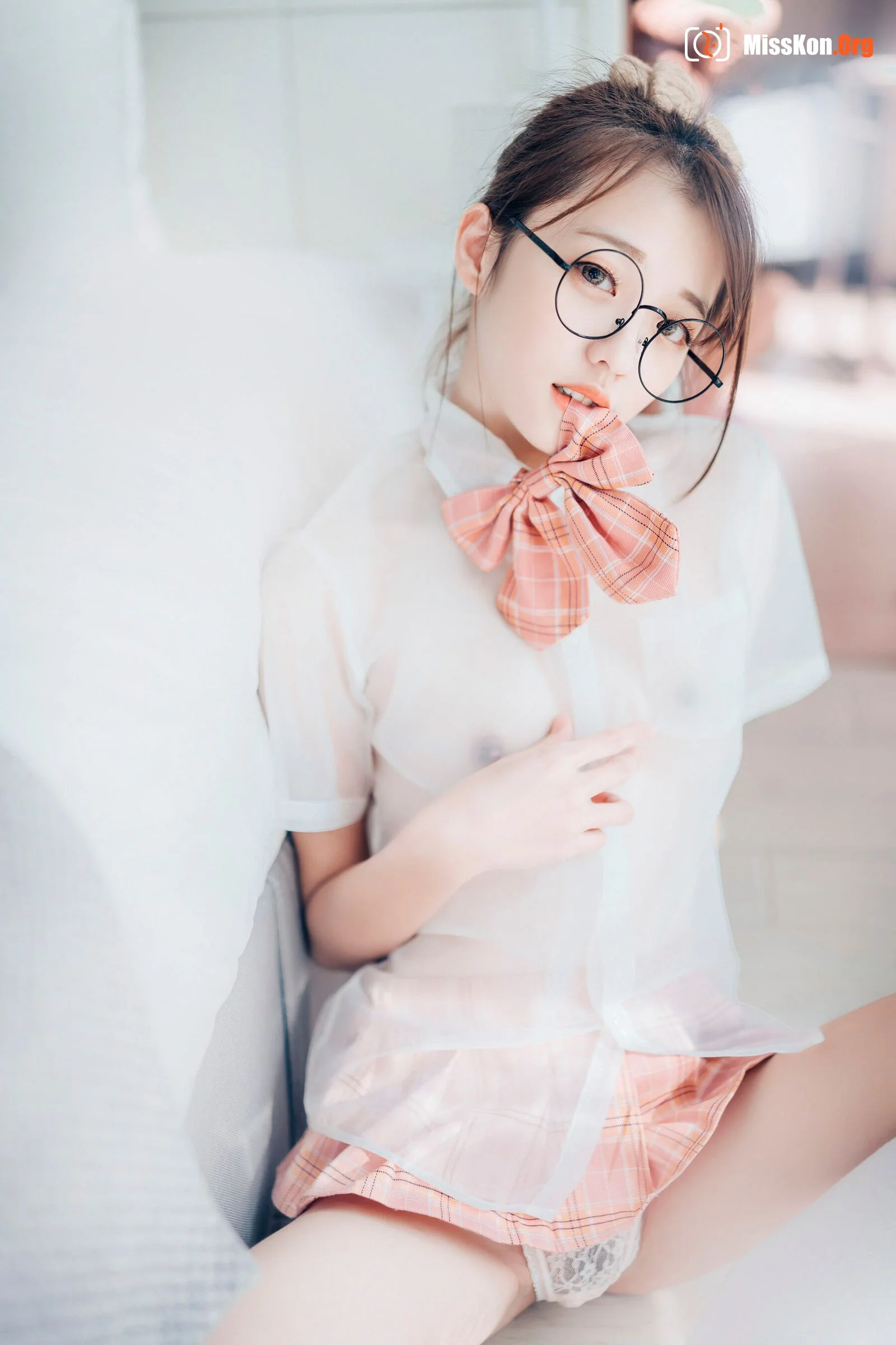 Yan Yan: Single M - Photo 22