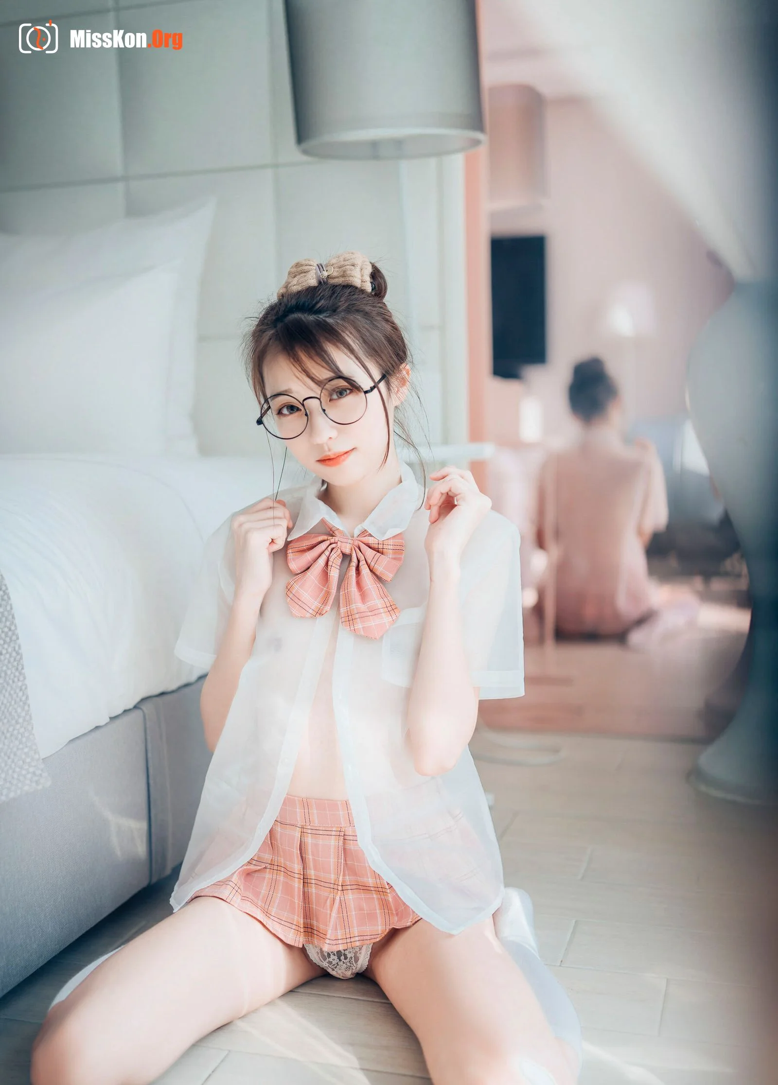 Yan Yan: Single M - Photo 24