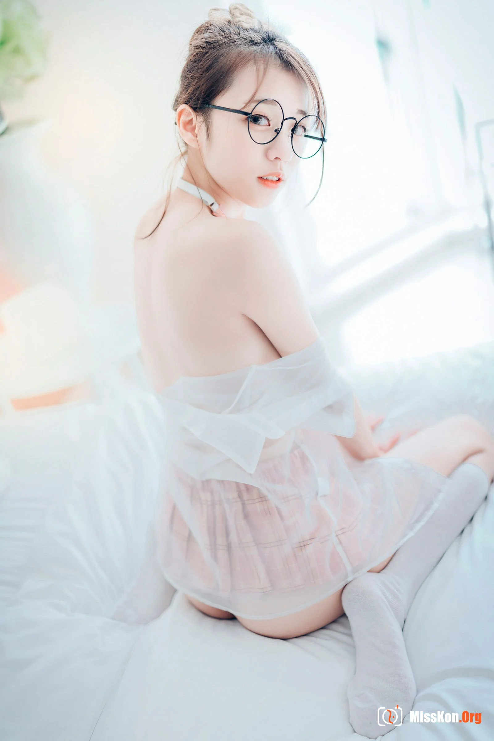 Yan Yan: Single M - Photo 38
