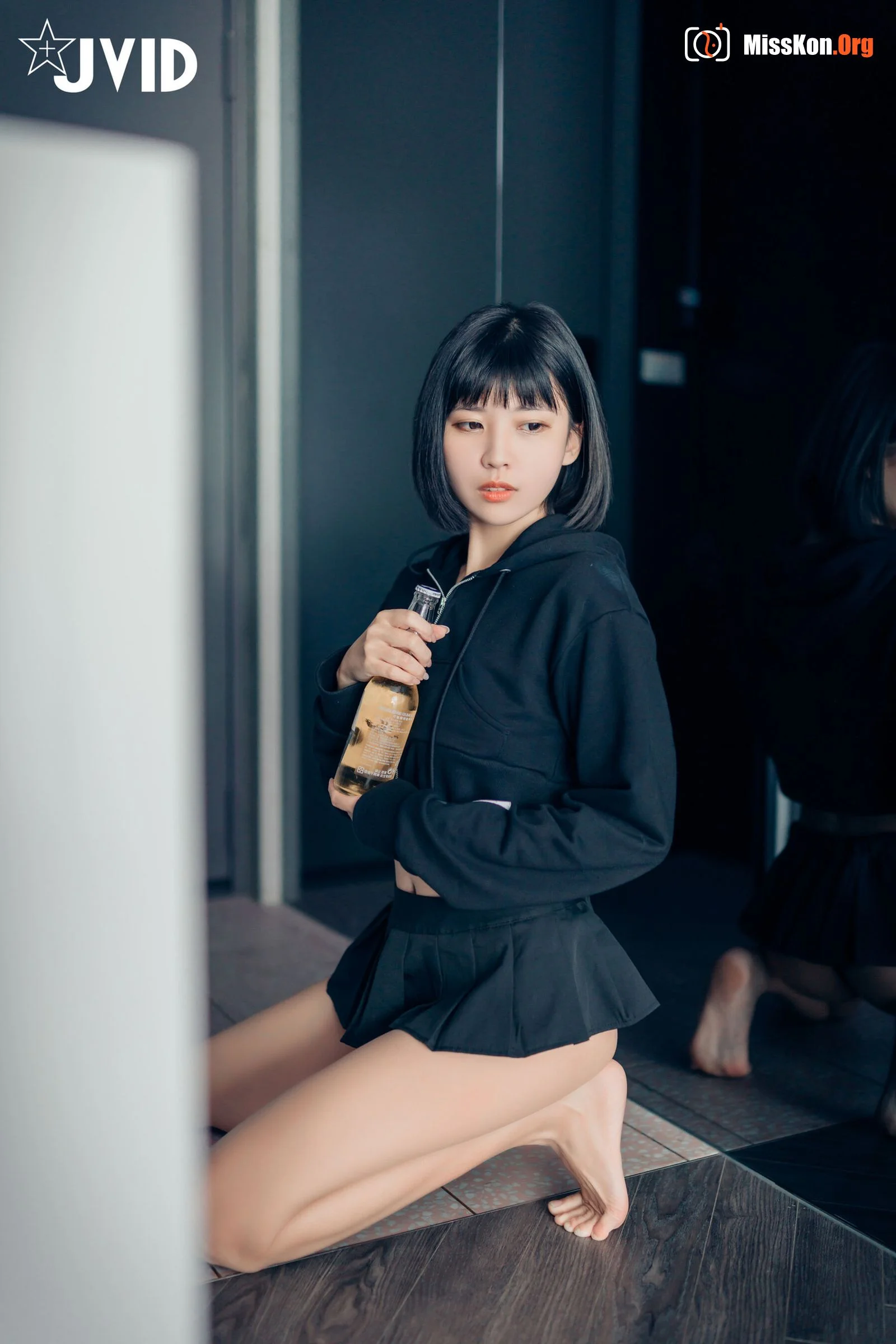 Yan Yan: Sister's bodily fluids - Photo 10