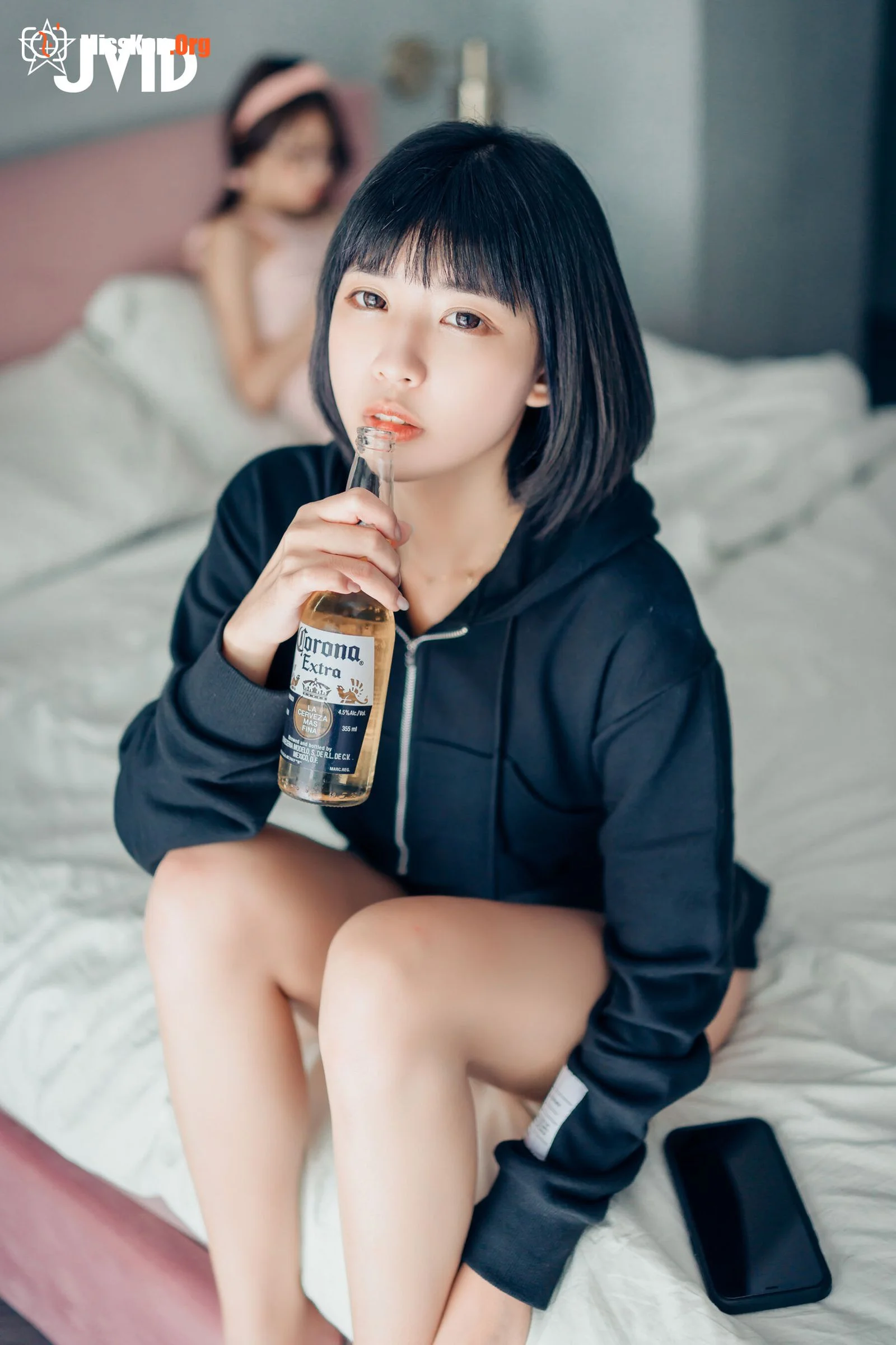 Yan Yan: Sister's bodily fluids - Photo 4