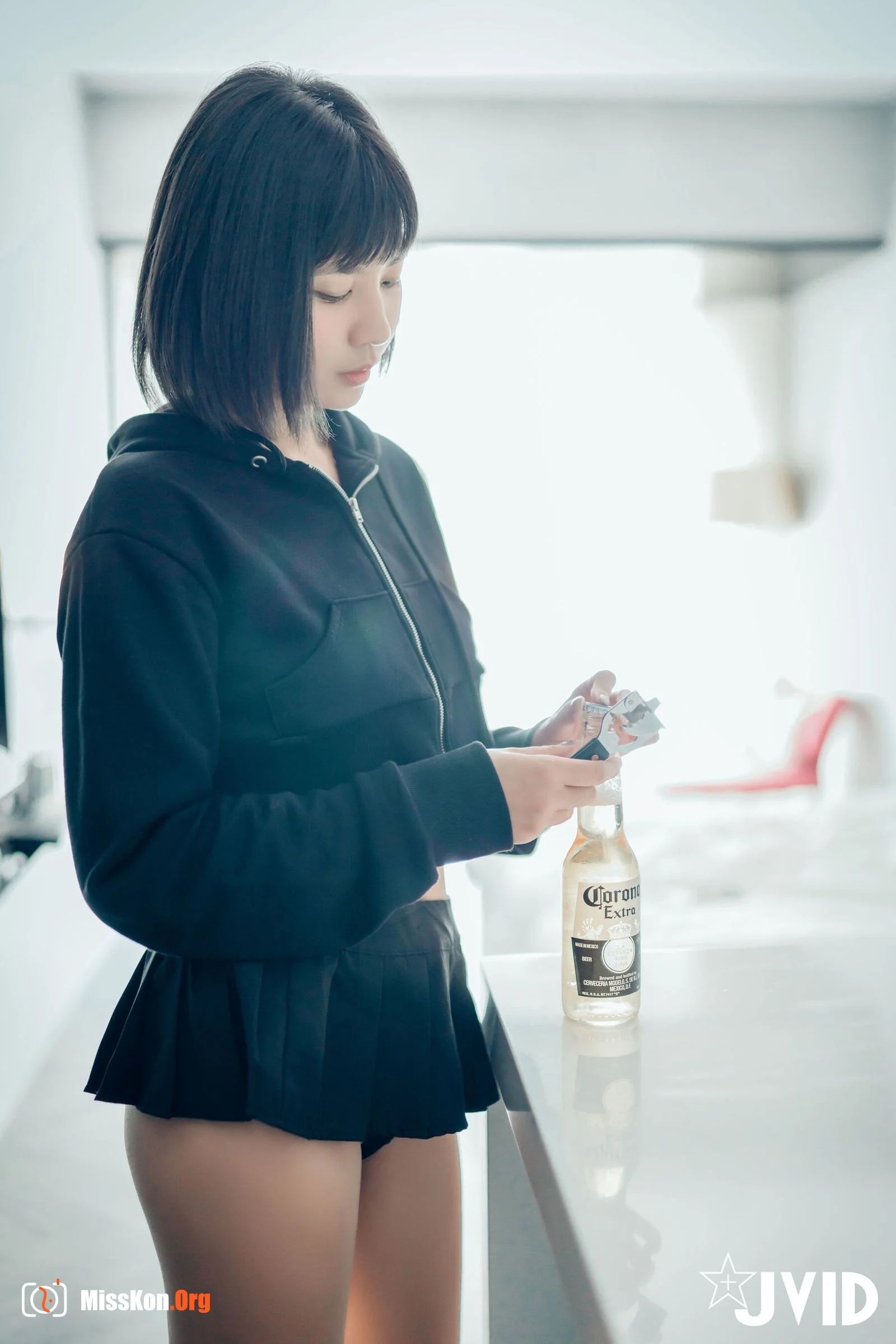 Yan Yan: Sister's bodily fluids - Photo 8