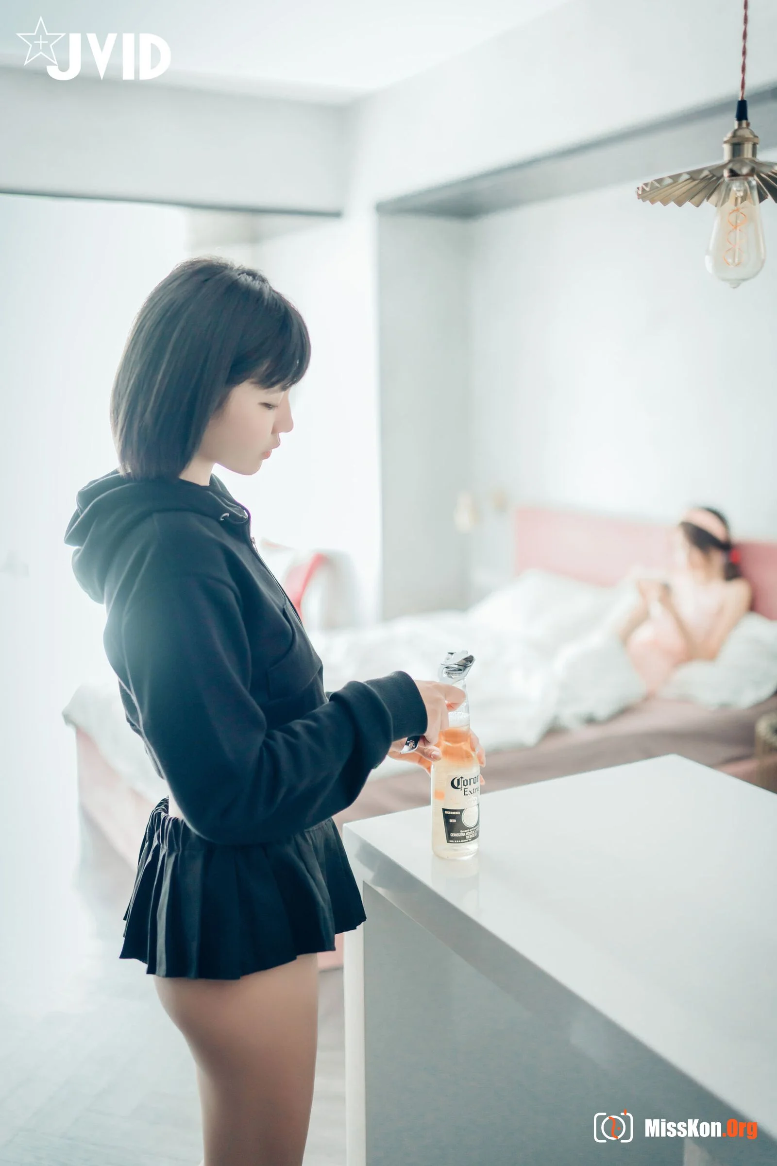 Yan Yan: Sister's bodily fluids - Photo 9