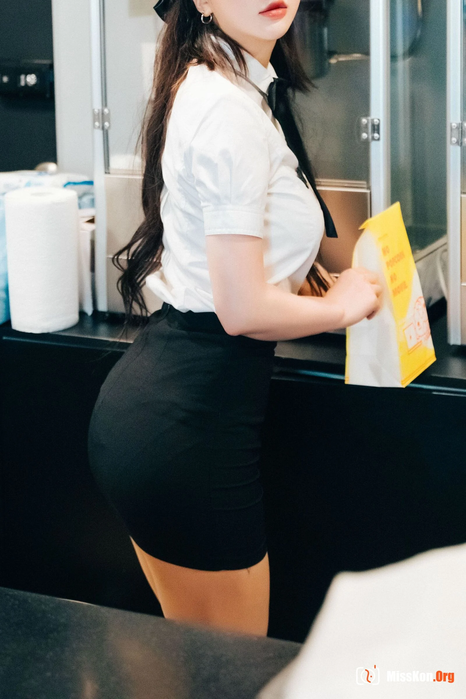 Yeeun (Son Ye-eun)《Ticket Girl》 - Photo 4