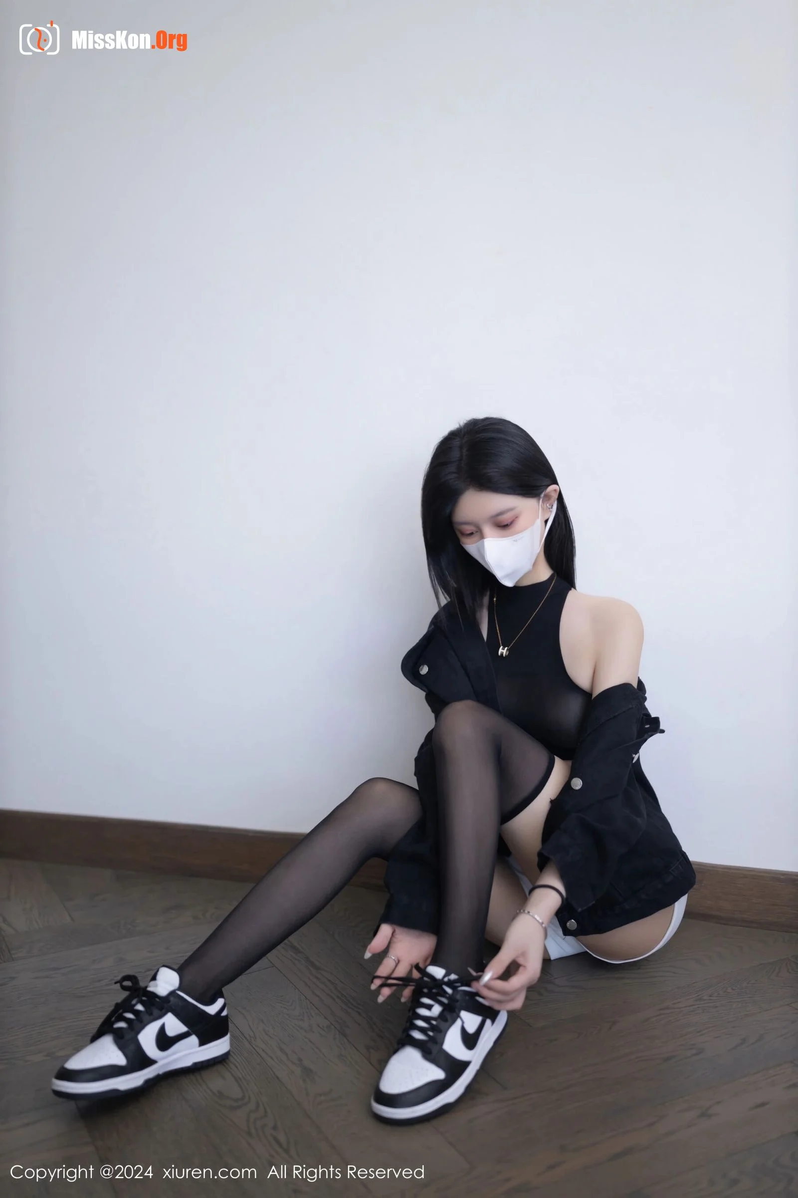 Young - Photo 10