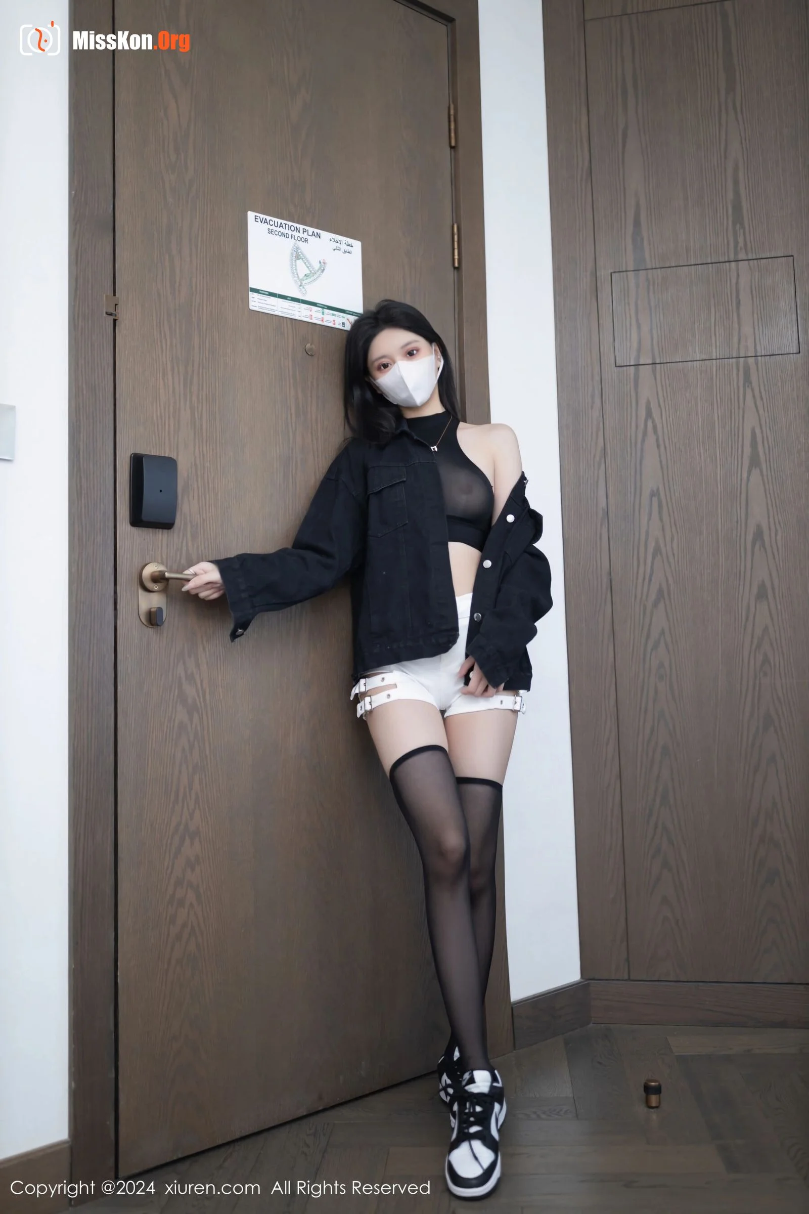 Young - Photo 6