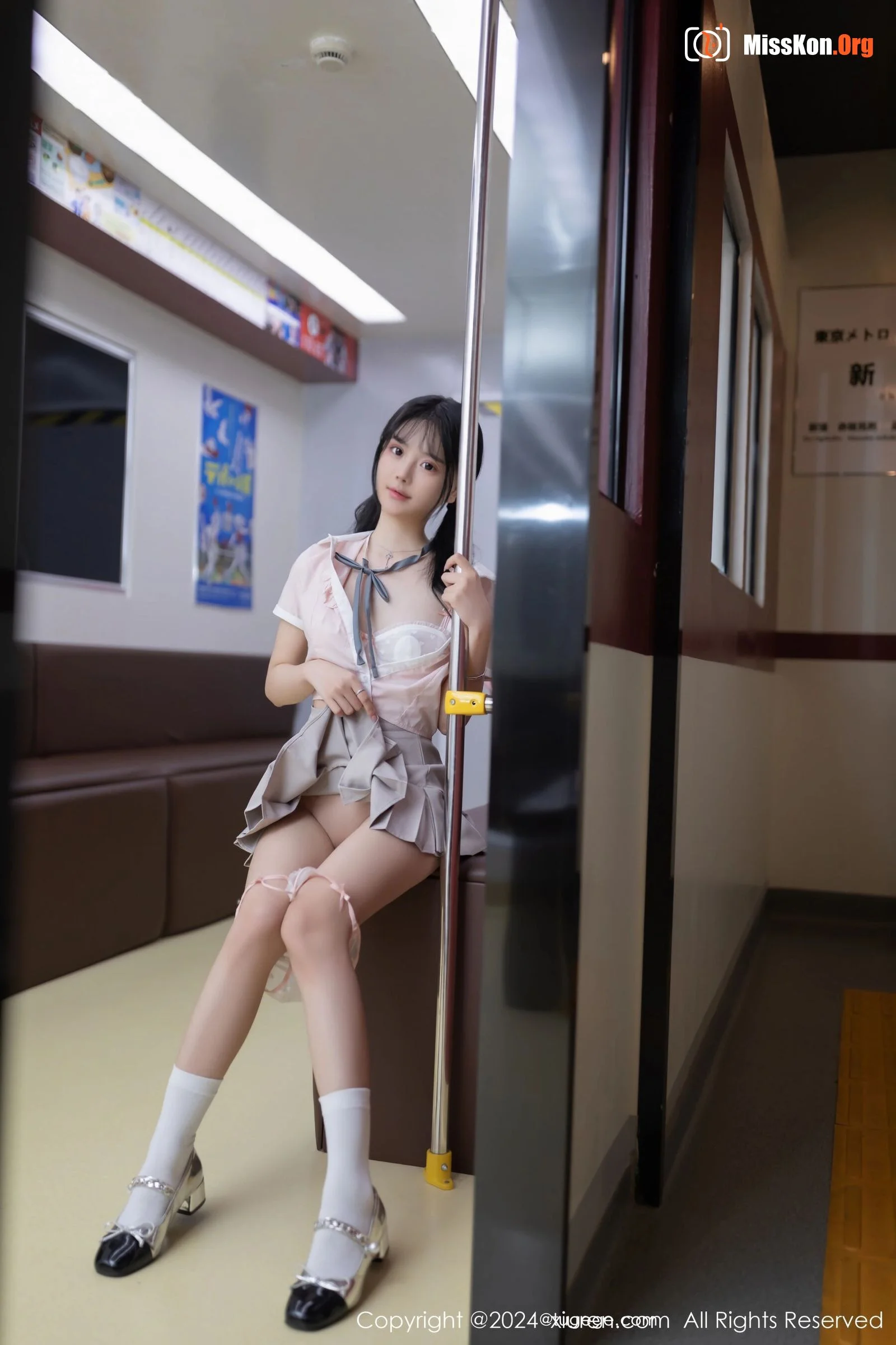 young - Photo 27