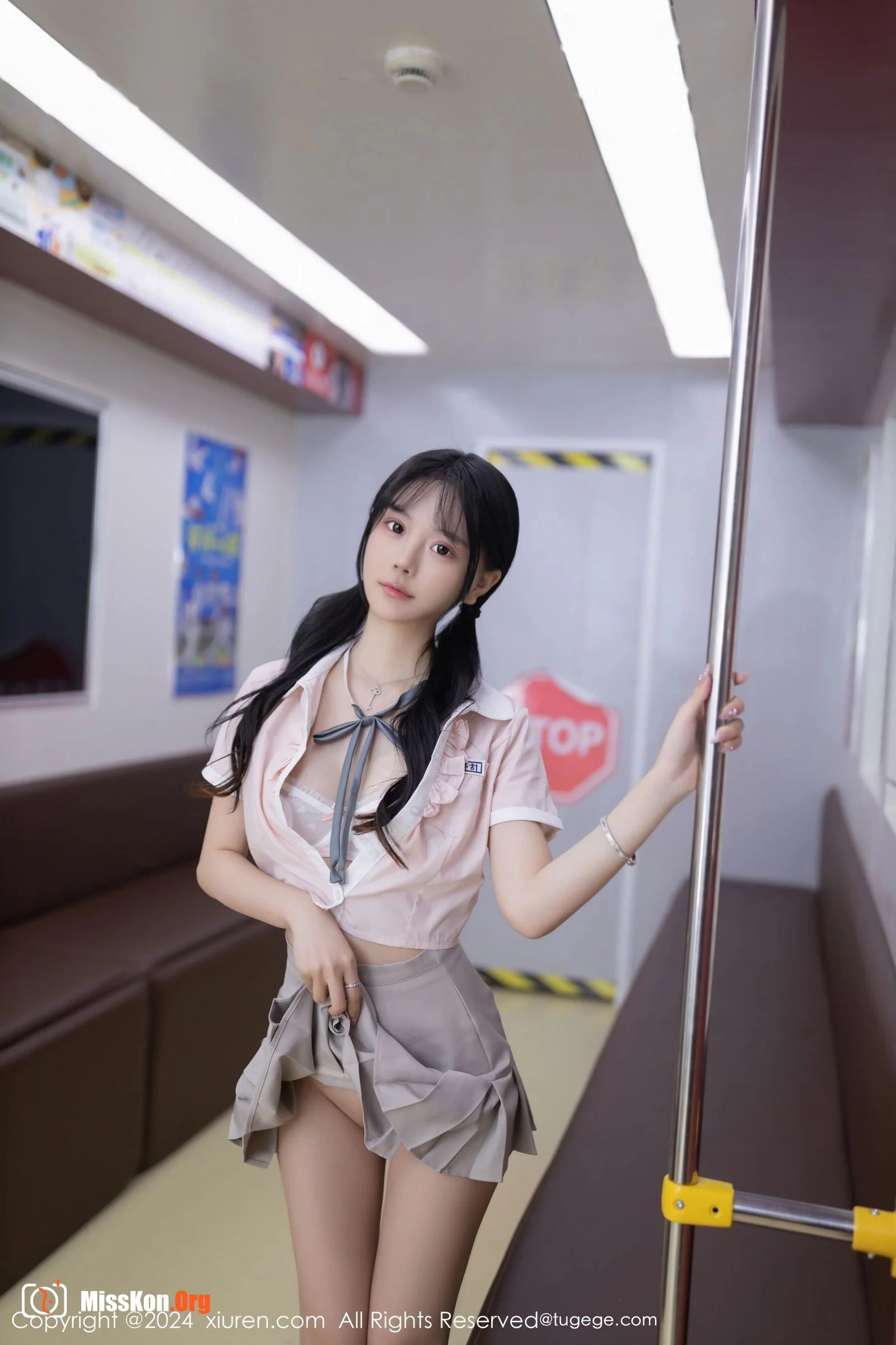 young - Photo 30