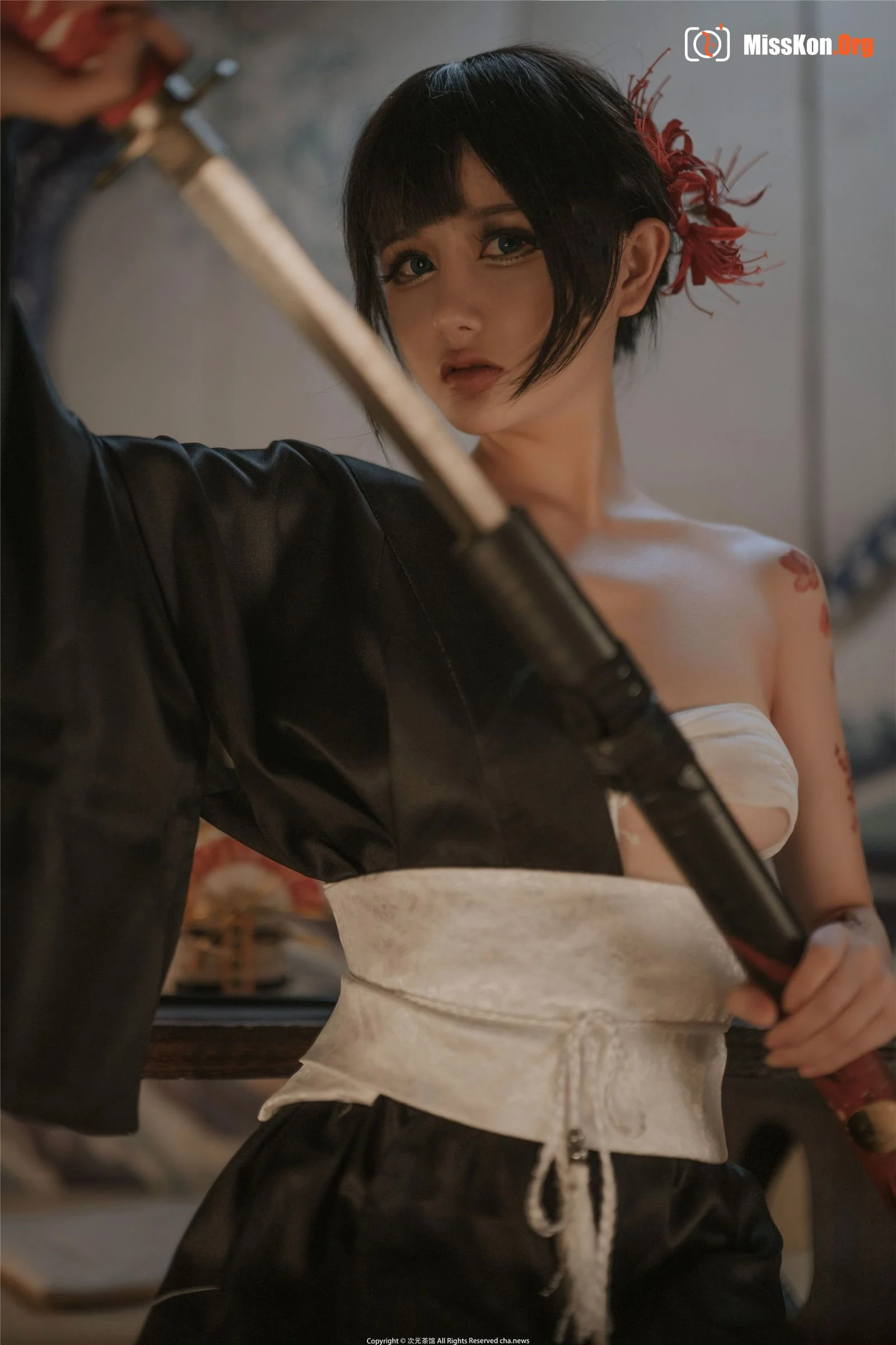 Your Eggs: Gangster Lady - Photo 2