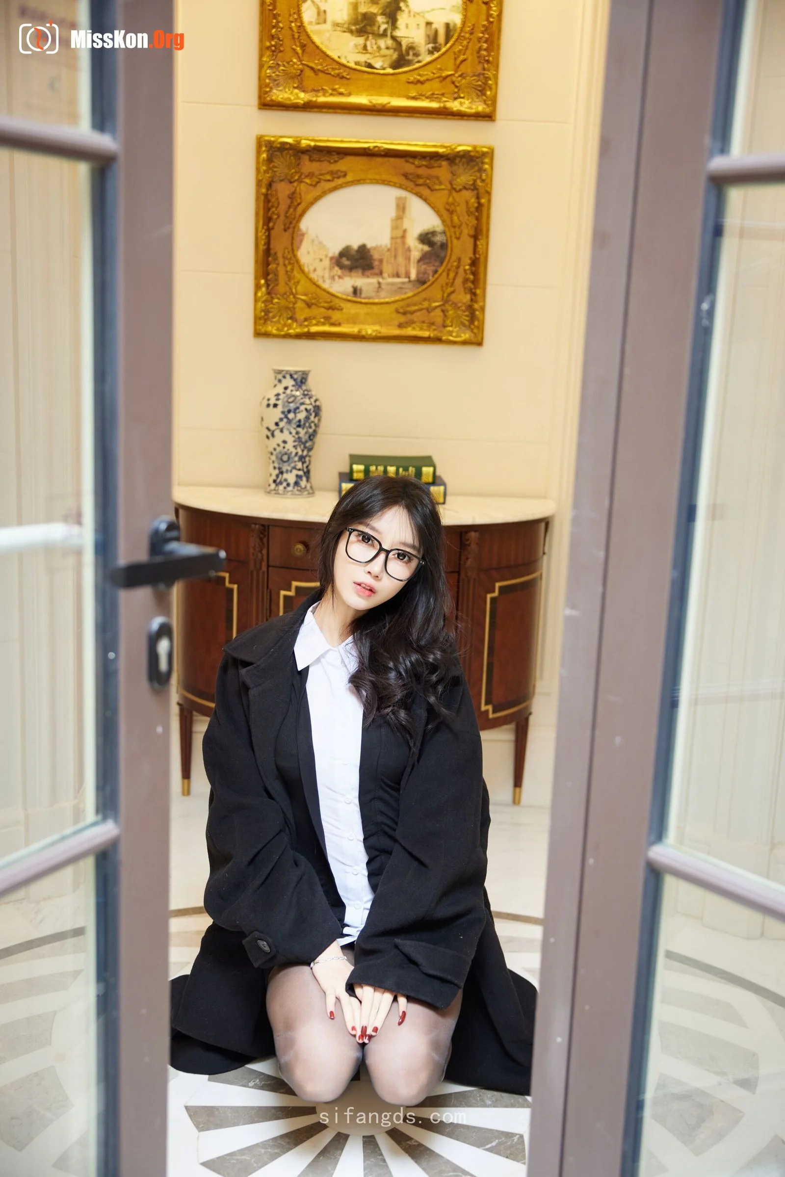 Yueeryueer "Private Purchase Outflow" - Photo 11