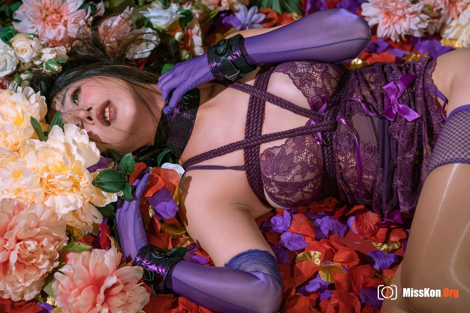 Yun Xixi: Flowers - Photo 15