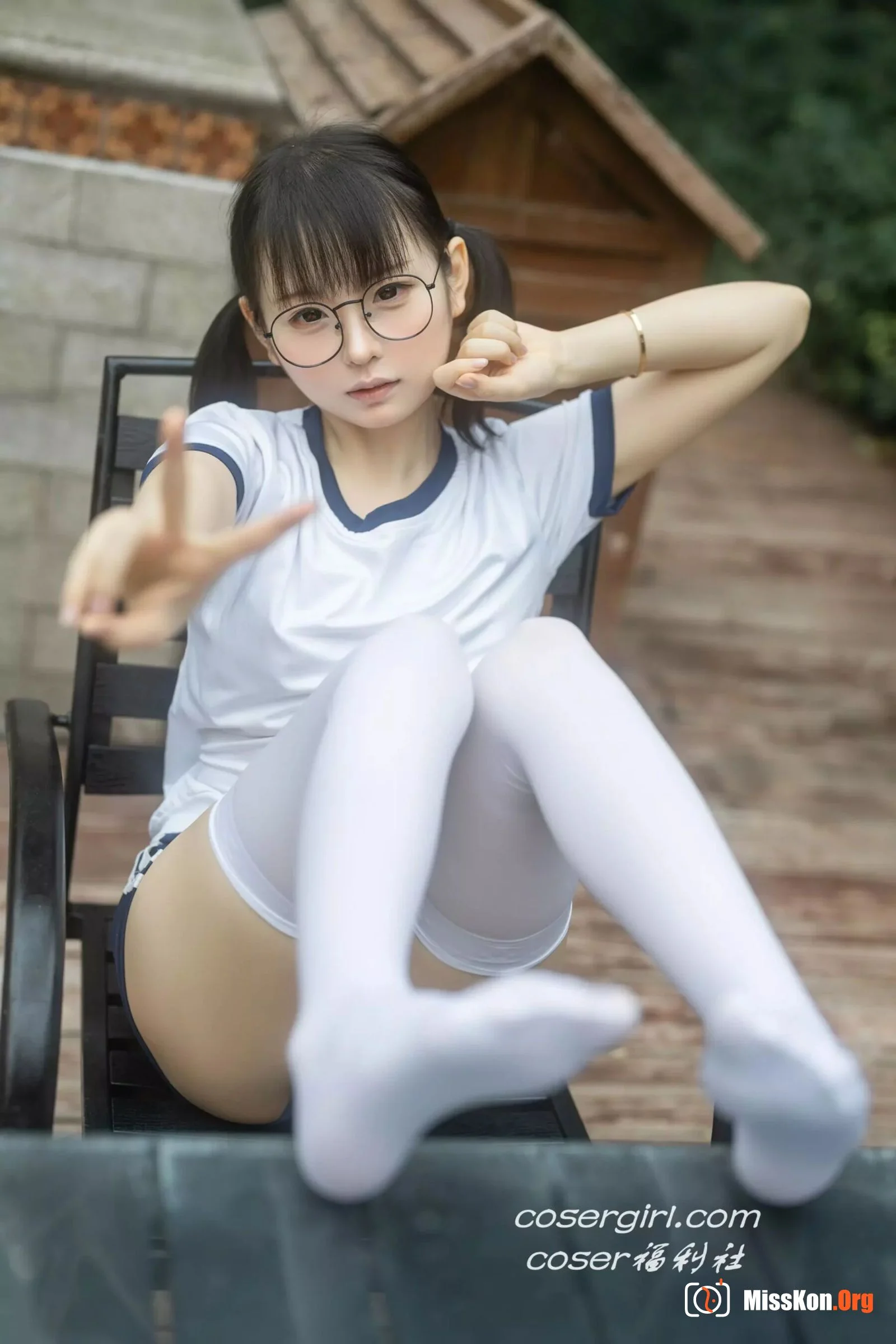 Yuri Ling: Hot Spring Gym Clothes - Photo 17