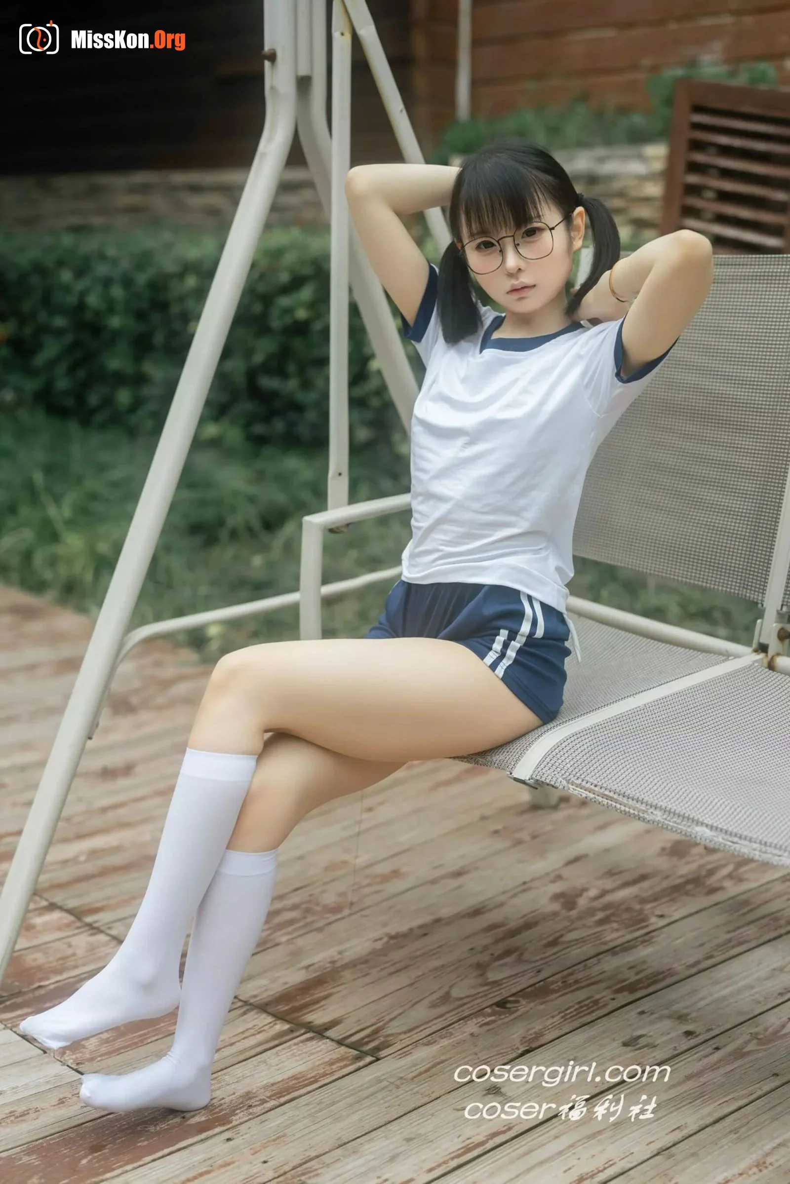 Yuri Ling: Hot Spring Gym Clothes - Photo 3