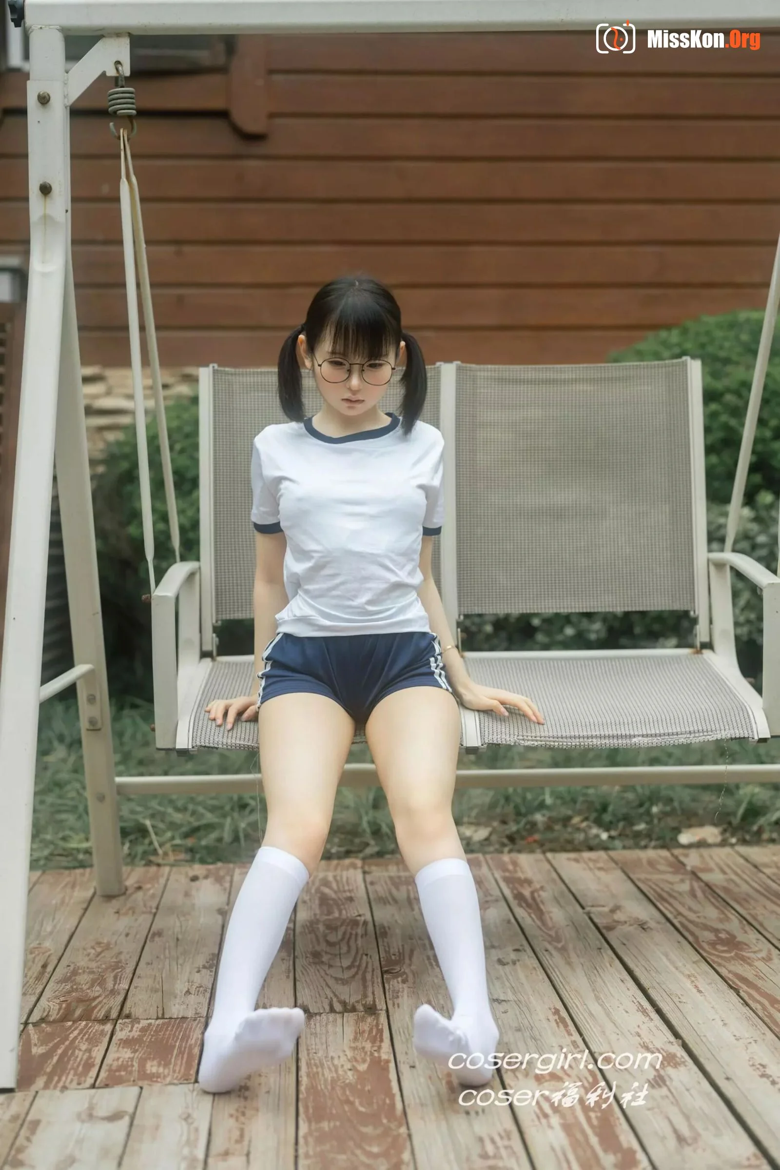 Yuri Ling: Hot Spring Gym Clothes - Photo 4