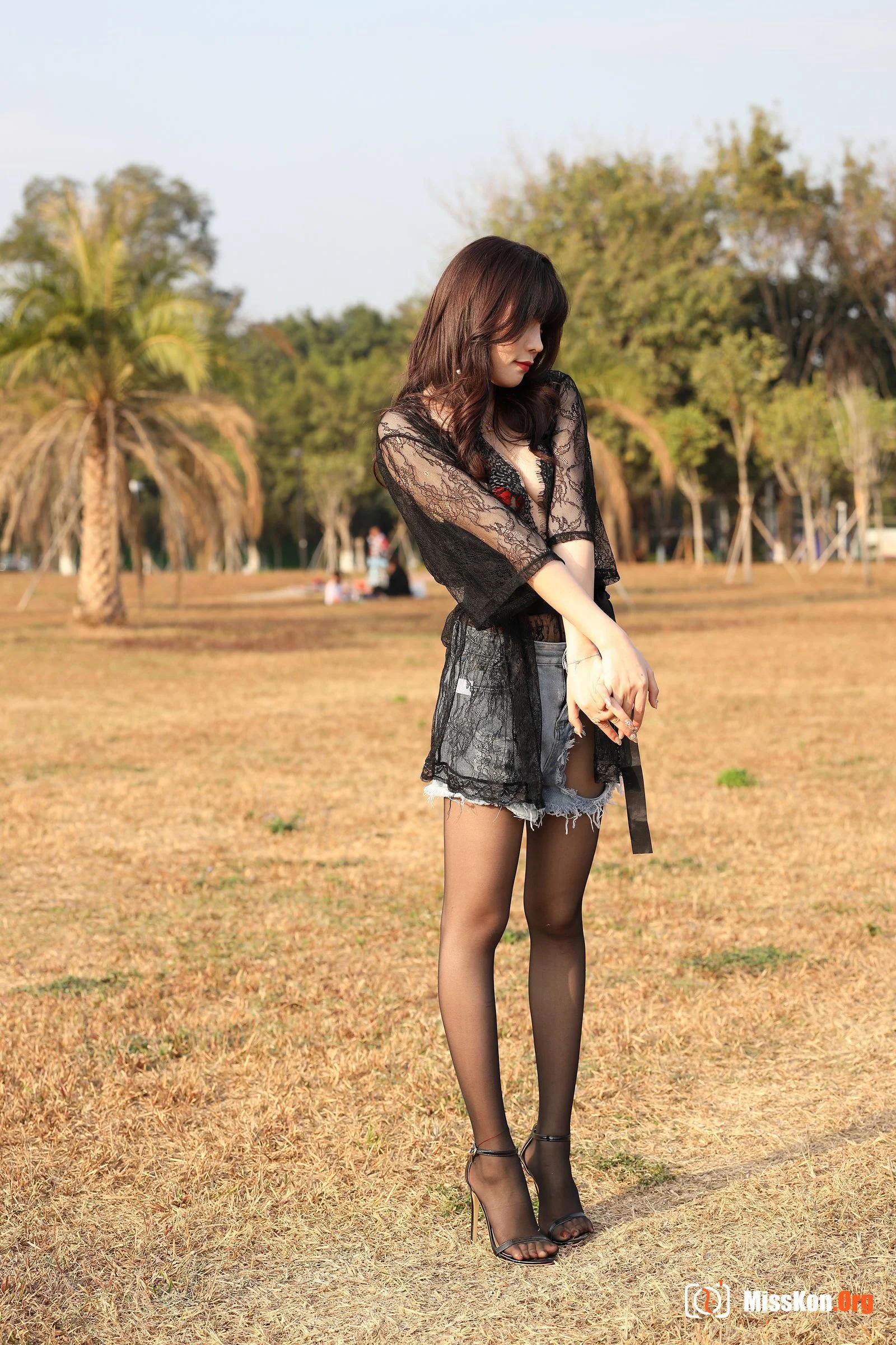 Zhizhi Booty: Black lace (Magic Mirror Street Photography) - Photo 11