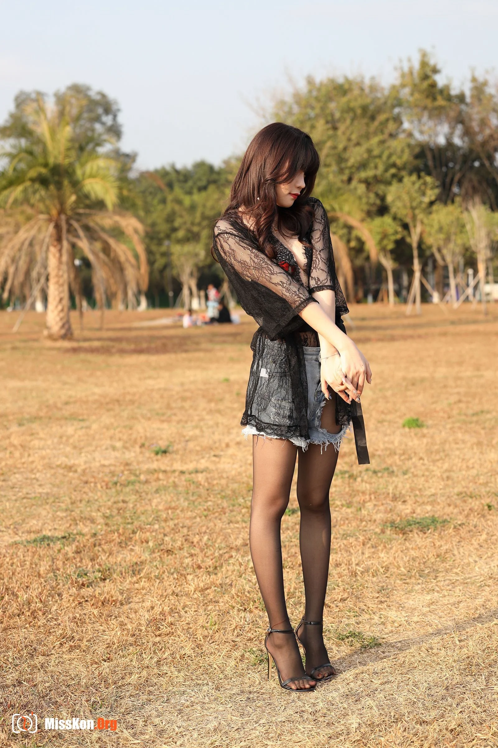 Zhizhi Booty: Black lace (Magic Mirror Street Photography) - Photo 13